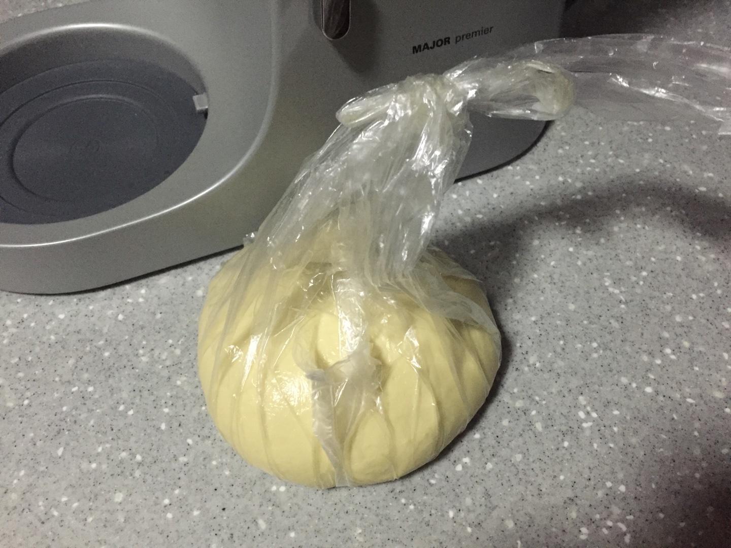 麪包分成兩天做-淡奶油杏仁餐包（冷藏發酵版）的做法 步骤2