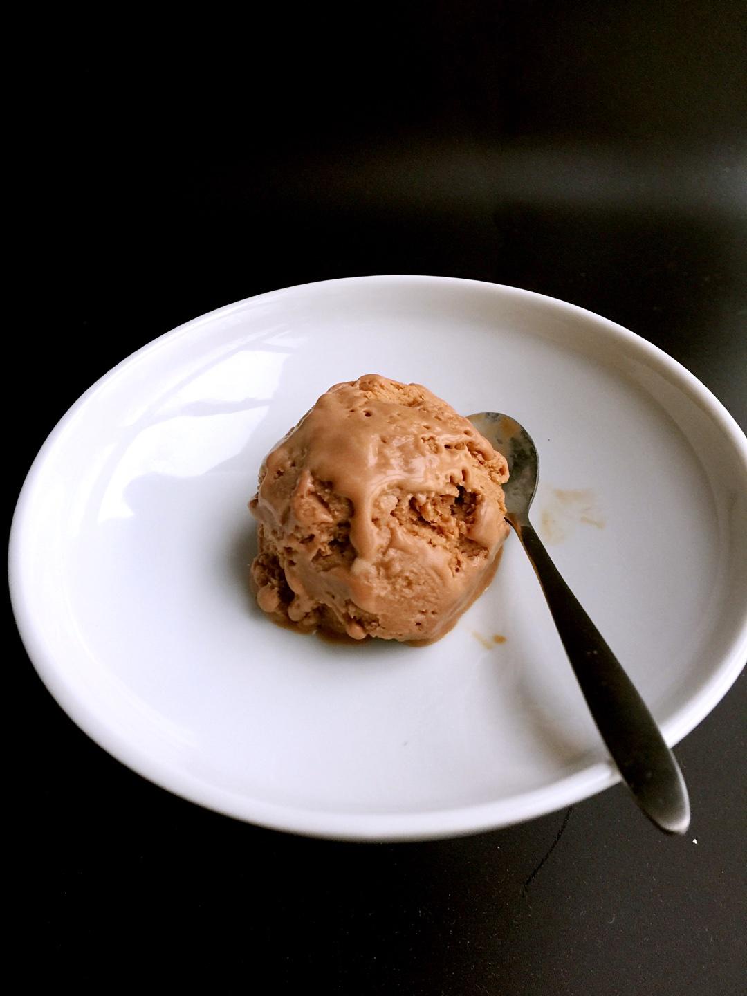 榛子巧克力冰淇淋的做法 步骤12