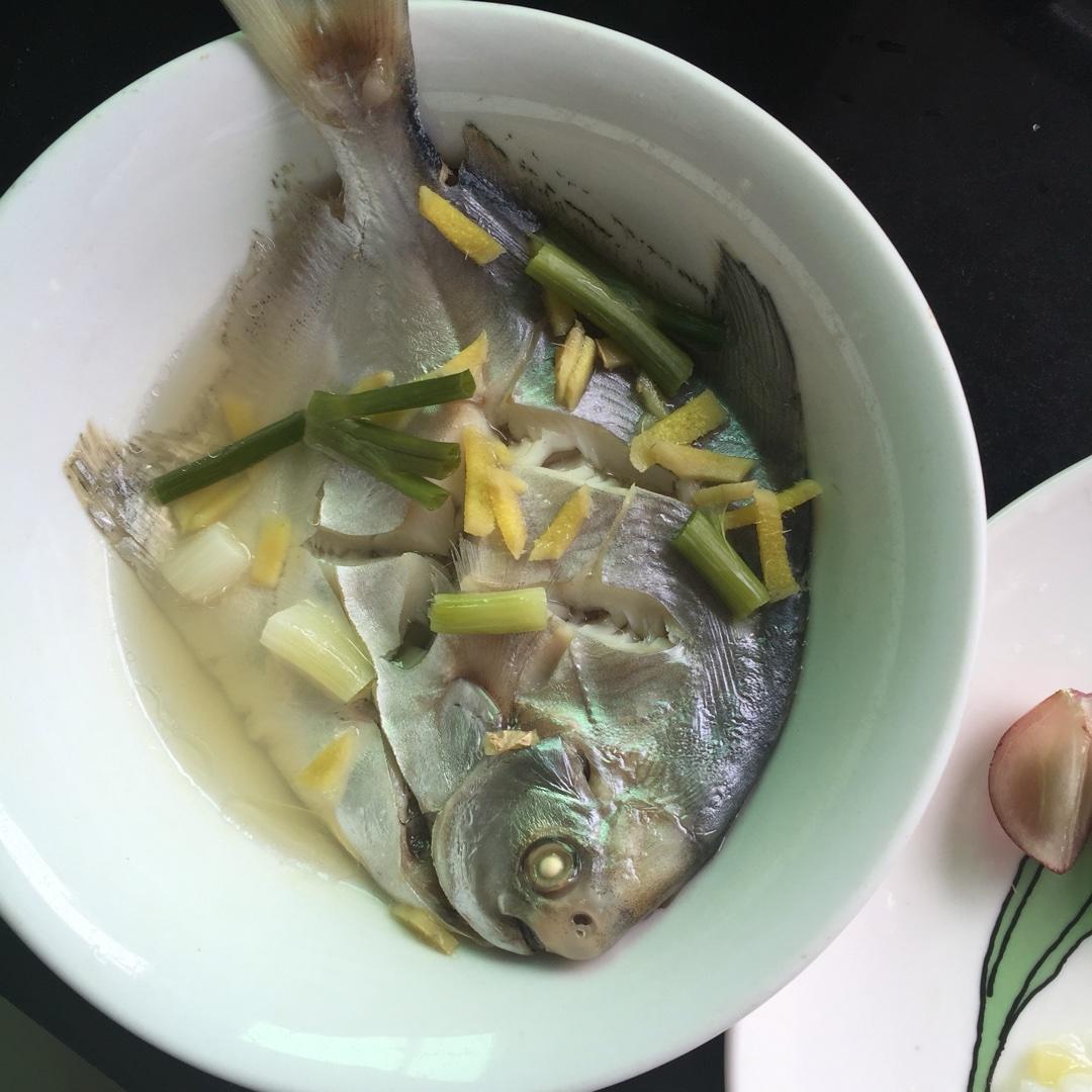 嬰兒輔食清蒸鯧魚的做法 步骤1