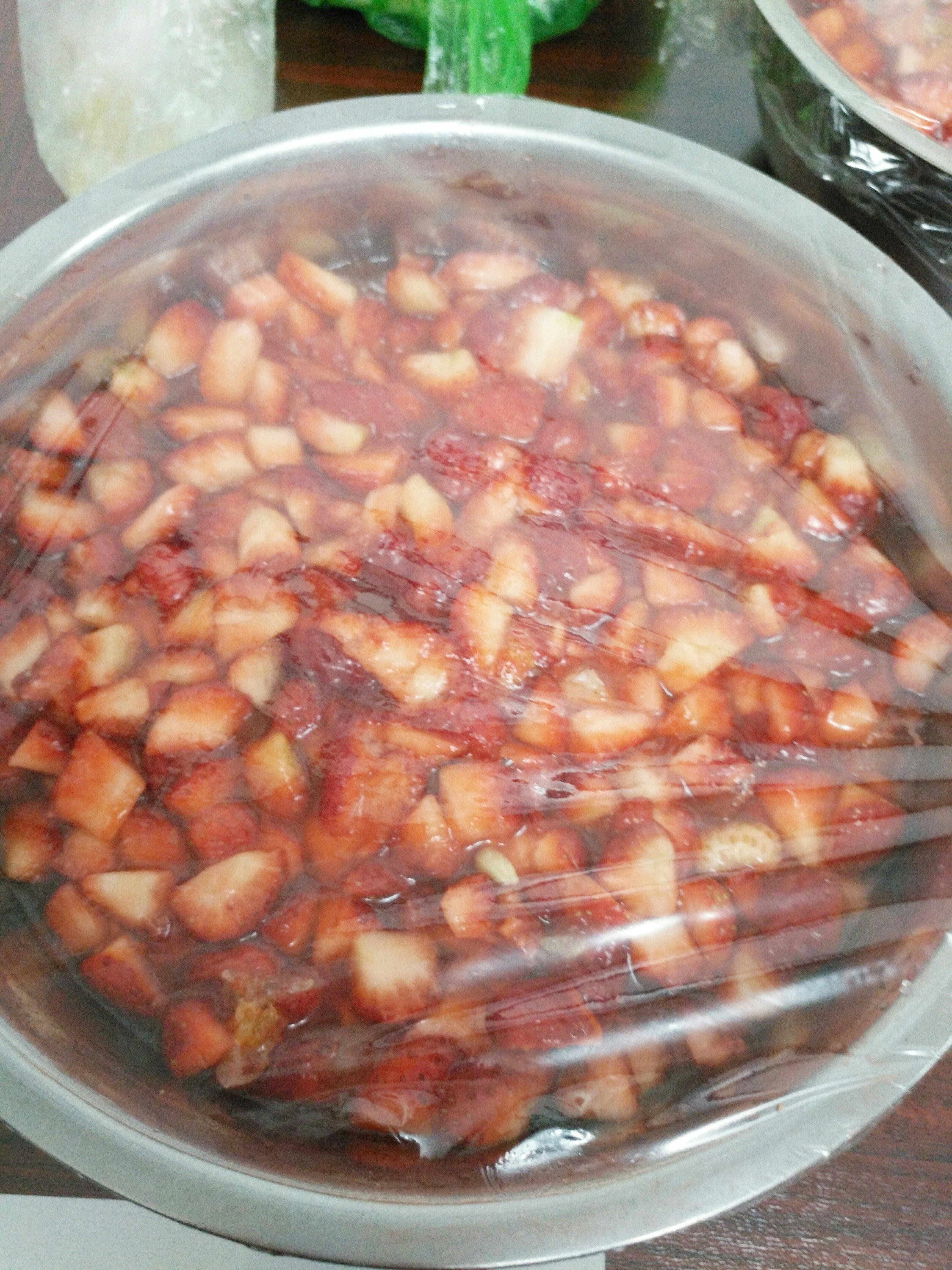 自制新鮮草莓果醬的做法 步骤2