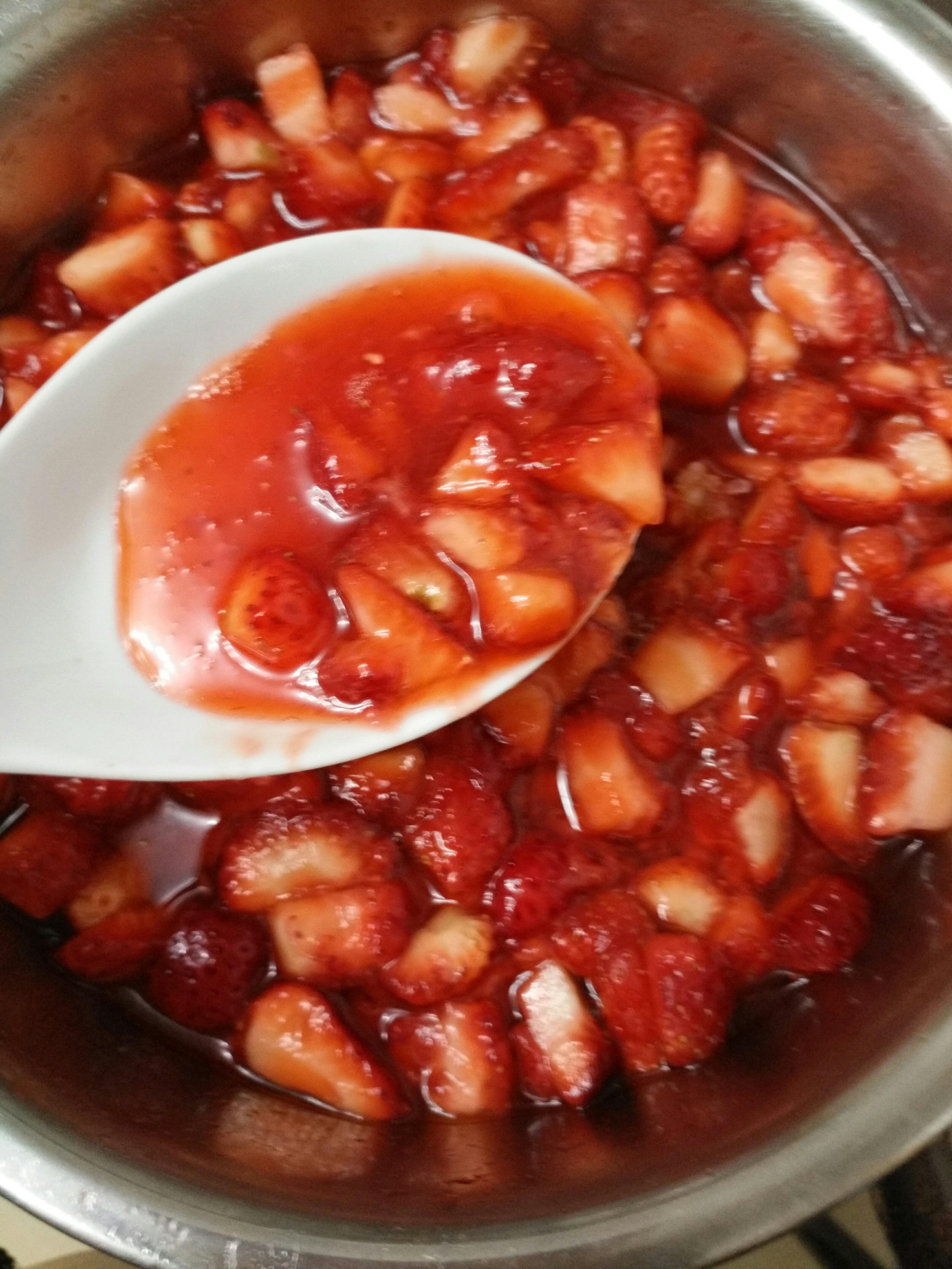 自制新鮮草莓果醬的做法 步骤3