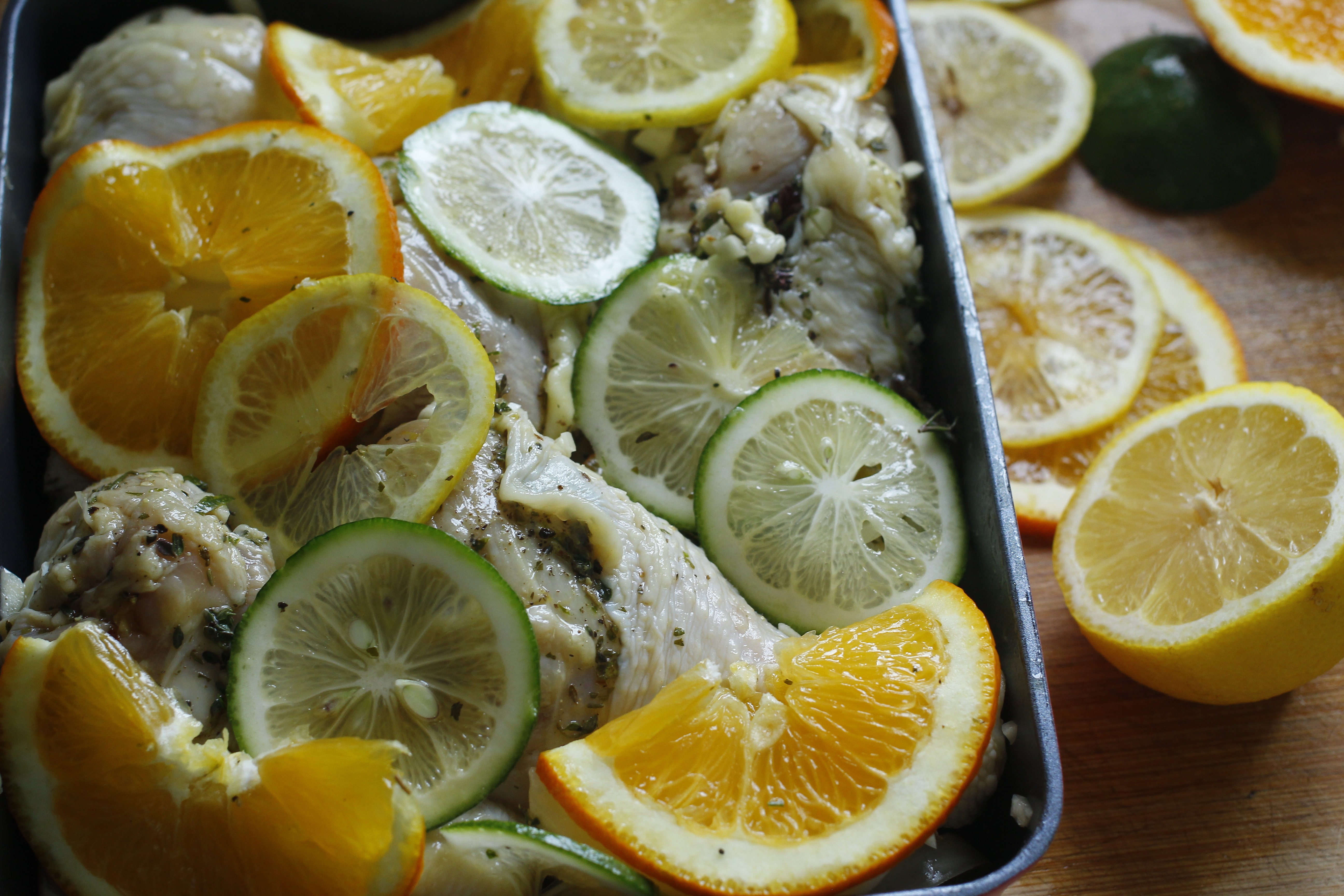 柑橘系香草嫩烤雞腿#海爾嫩烤箱#的做法 步骤3