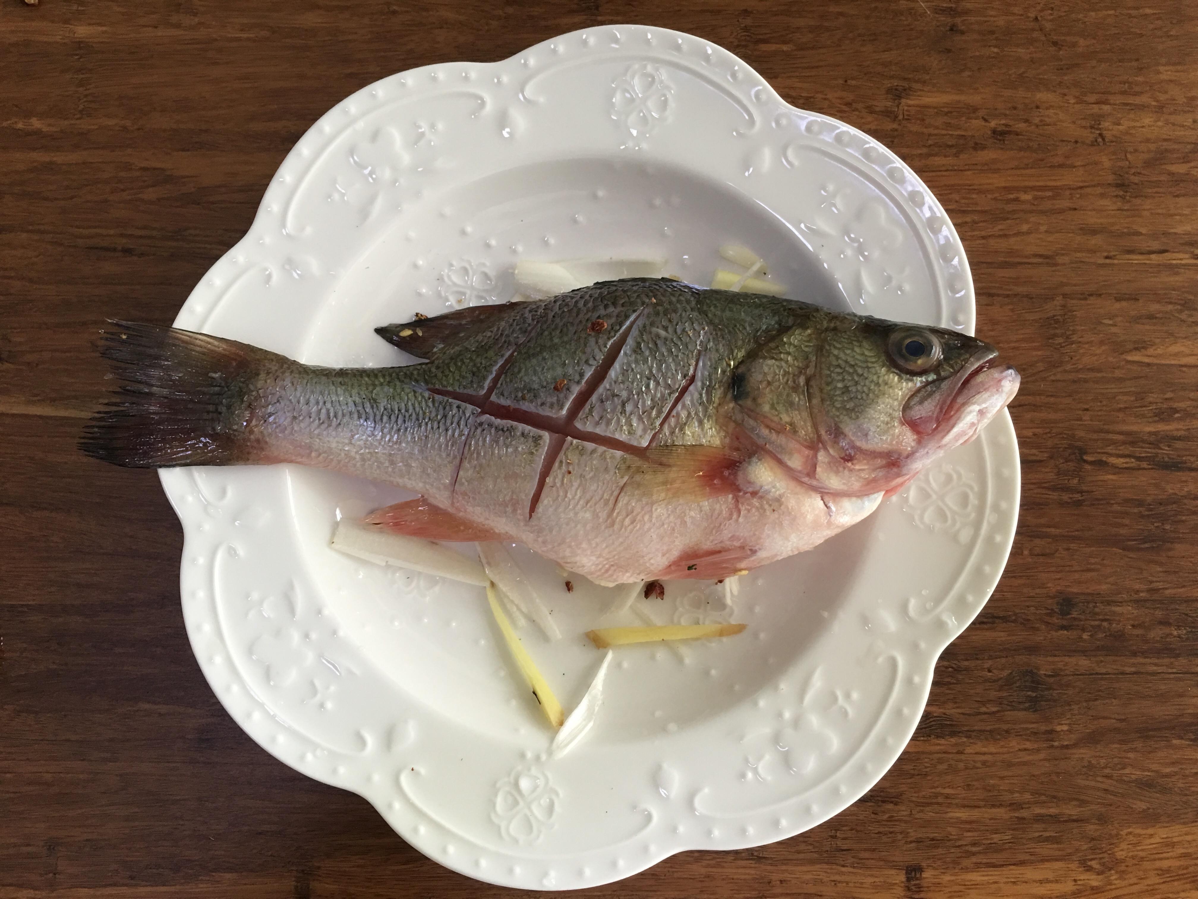 蒸魚－清蒸鱸魚的做法 步骤2