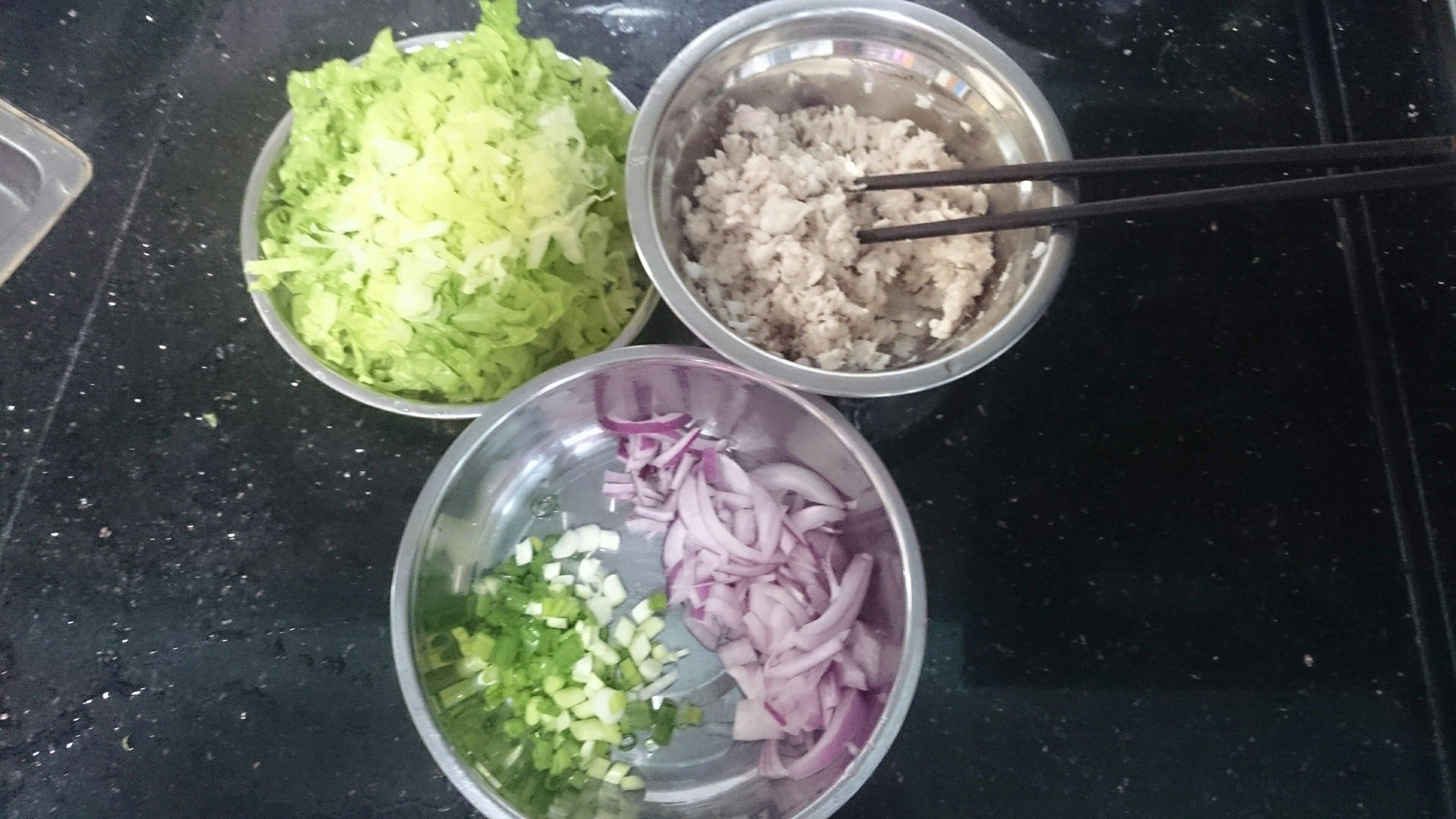 魚蓉雙蔥菜絲粥的做法 步骤1
