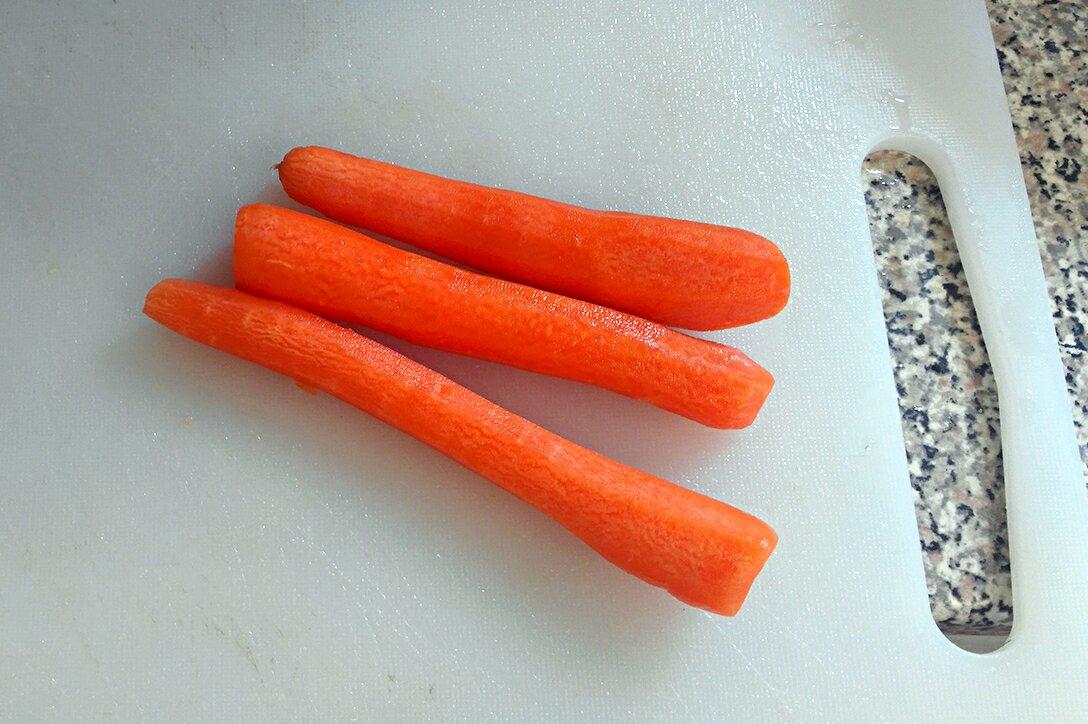 胡蘿蔔生菜涼拌雞胸的做法 步骤2