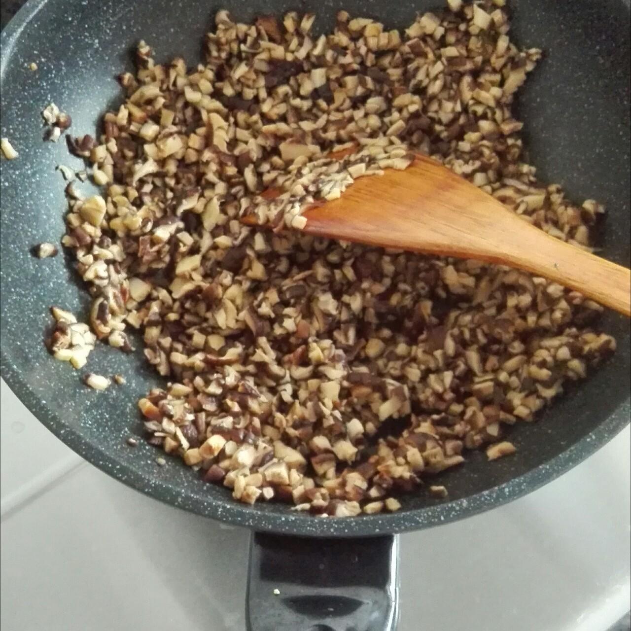 自制素香菇醬的做法 步骤2