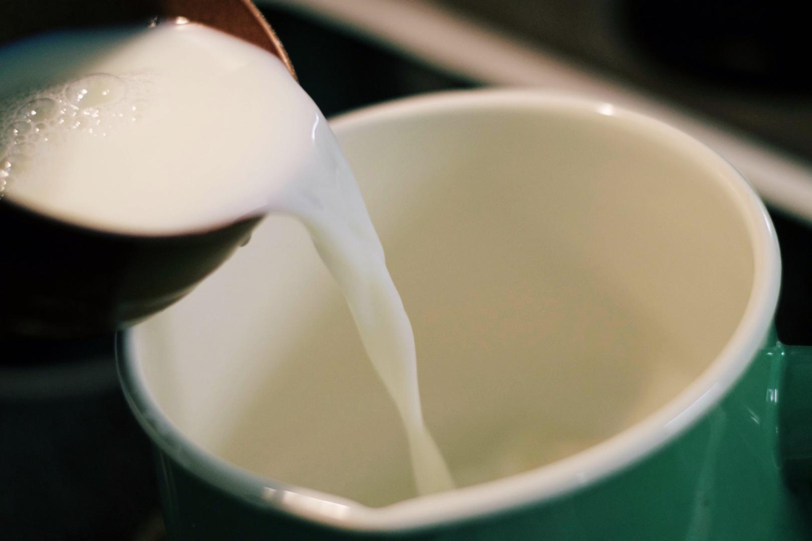 抹茶牛奶布丁（簡單易做）的做法 步骤2
