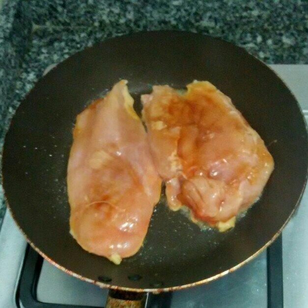 香煎雞胸肉的做法 步骤3