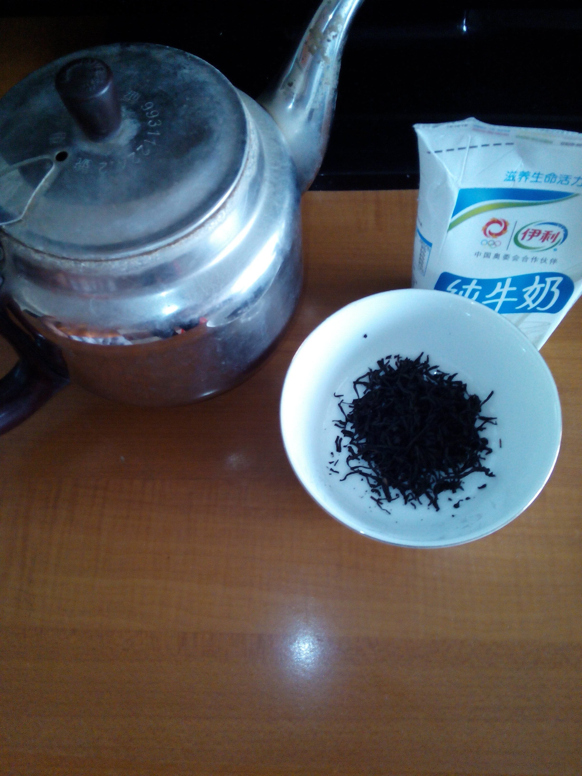 奶茶（電熱水壺版）的做法 步骤1