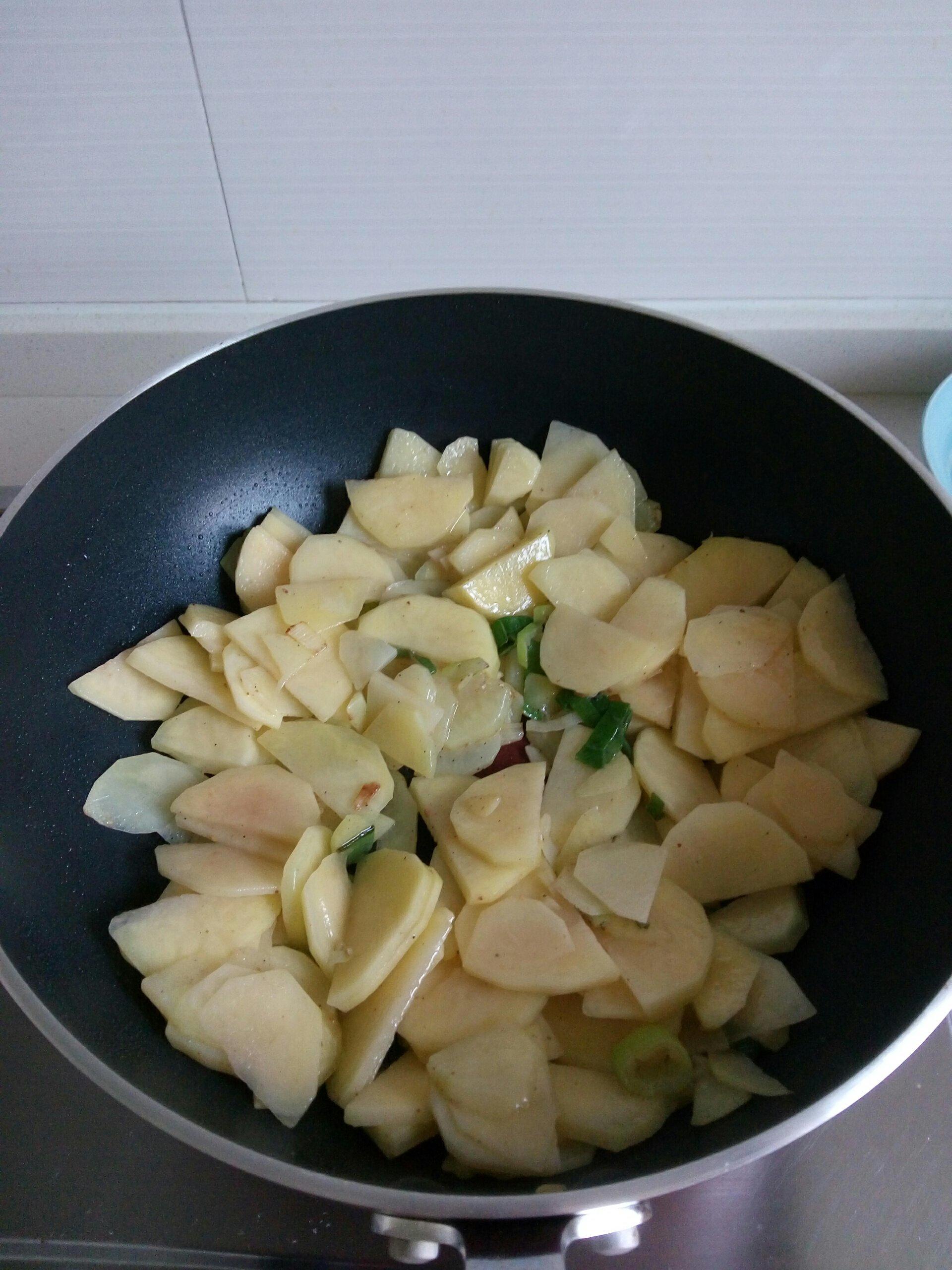 孜然土豆片的做法 步骤4