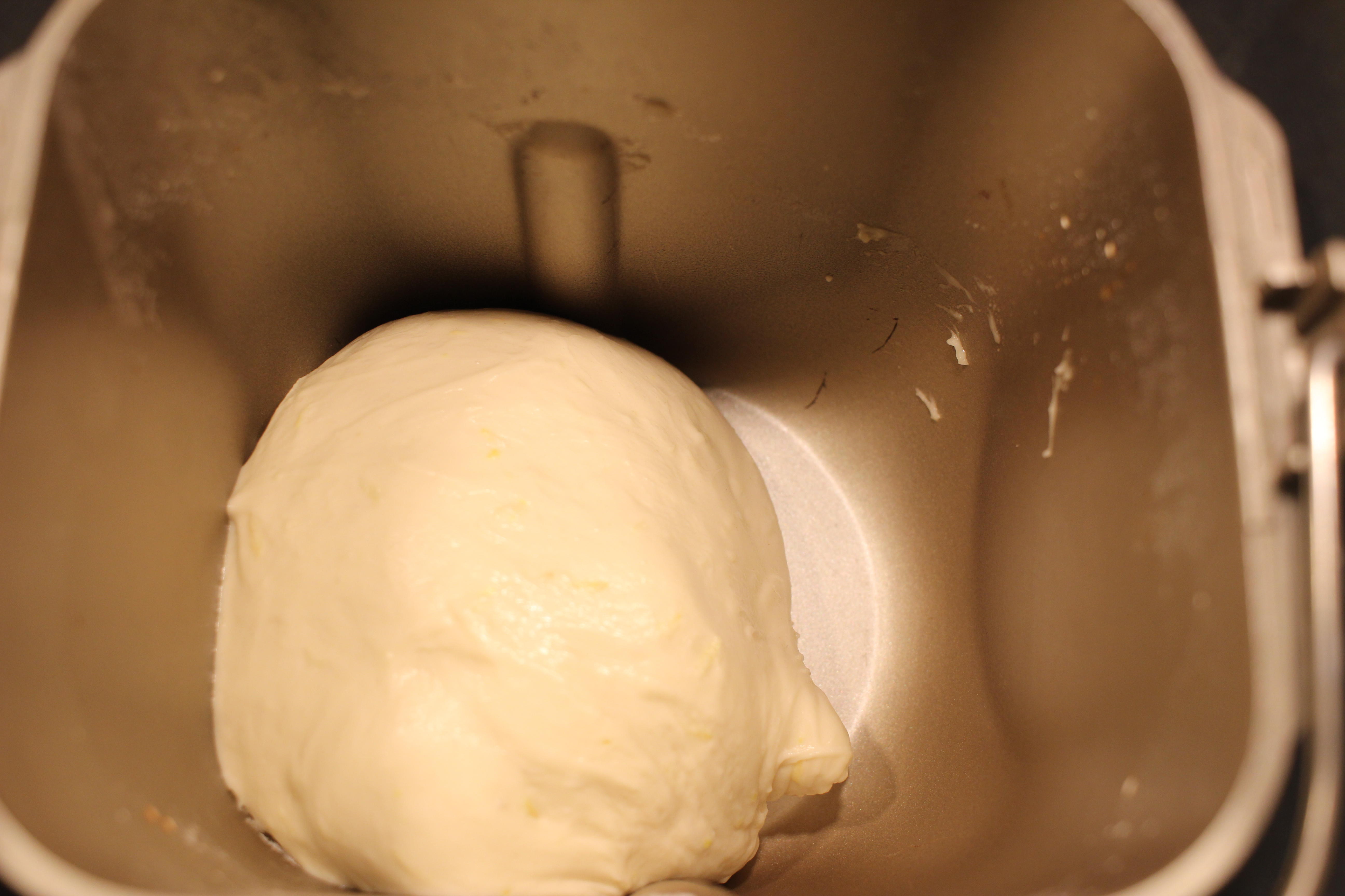 牛奶土司--中種法--超好做+鬆軟+手套膜--麪包機配方的做法 步骤4