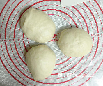 手撕椰蓉吐司——集美貌與美味一身、消耗淡奶油的吐司的做法 步骤4