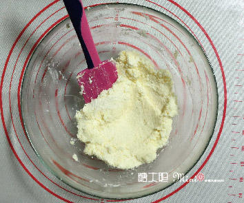 手撕椰蓉吐司——集美貌與美味一身、消耗淡奶油的吐司的做法 步骤5