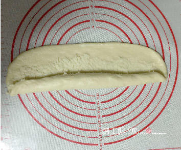 手撕椰蓉吐司——集美貌與美味一身、消耗淡奶油的吐司的做法 步骤7