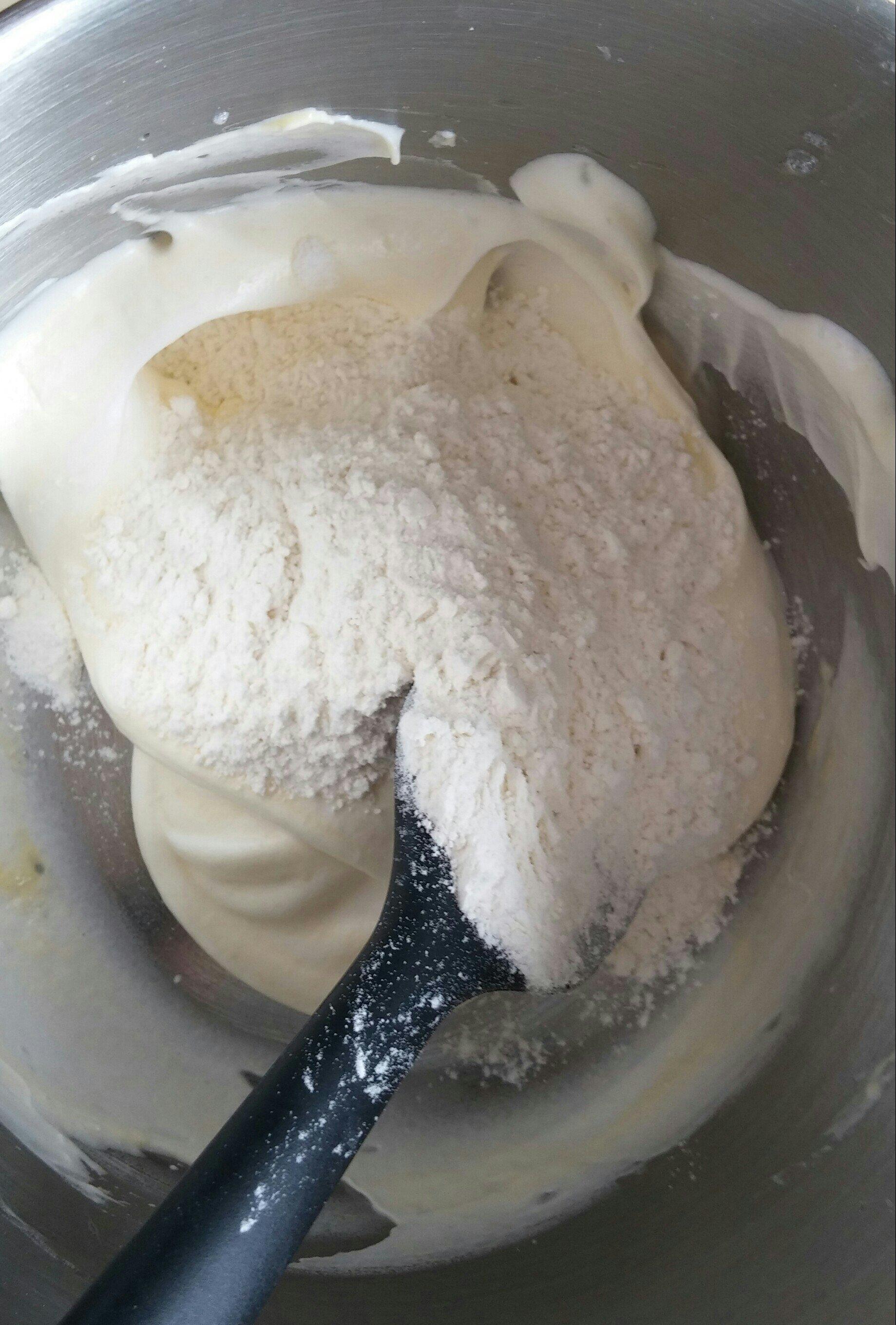 檸檬凍霜(白巧克力慕斯)一一熊谷裕子的做法 步骤2