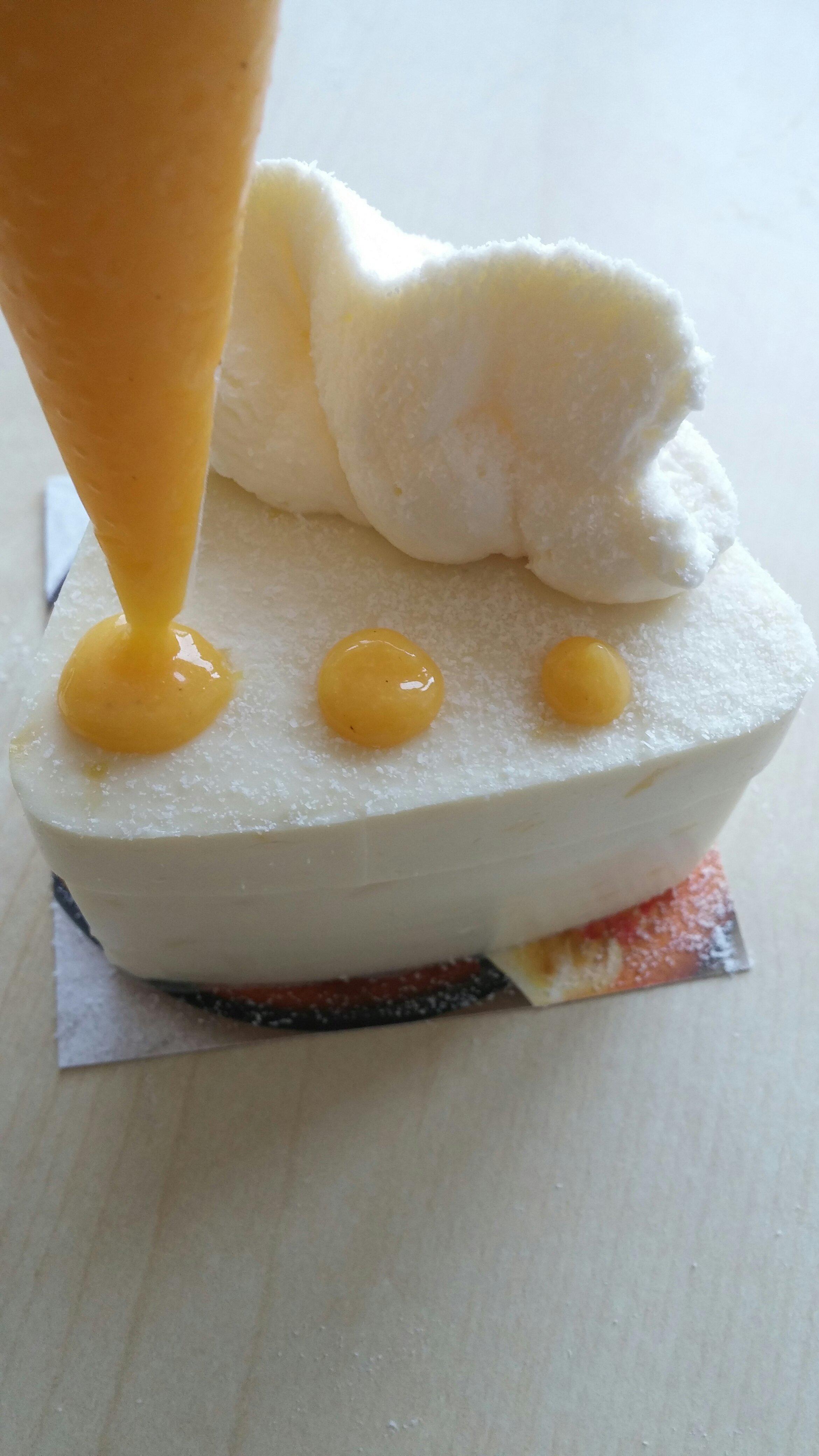 檸檬凍霜(白巧克力慕斯)一一熊谷裕子的做法 步骤10