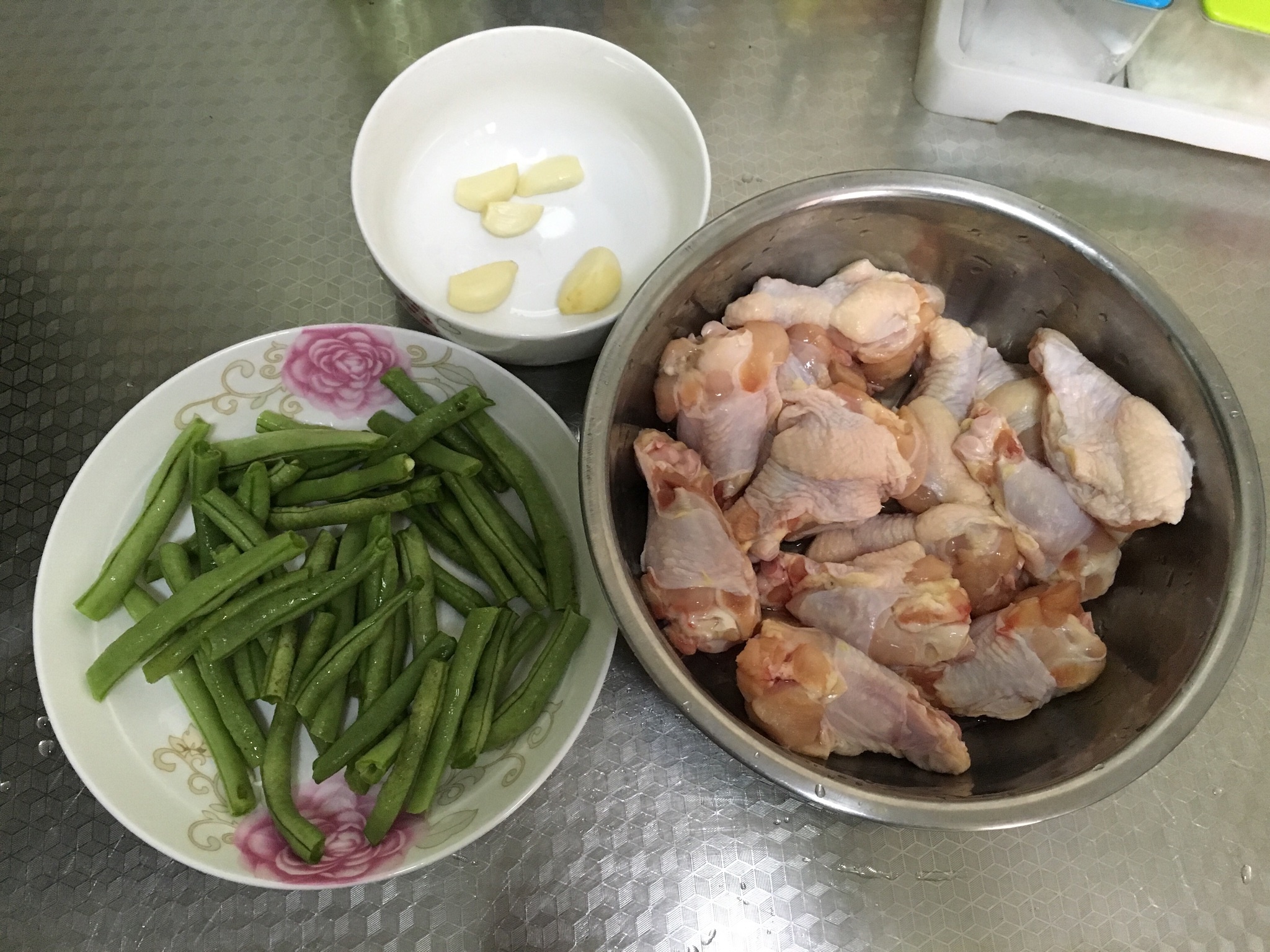 四季豆燜燒雞腿的做法 步骤1