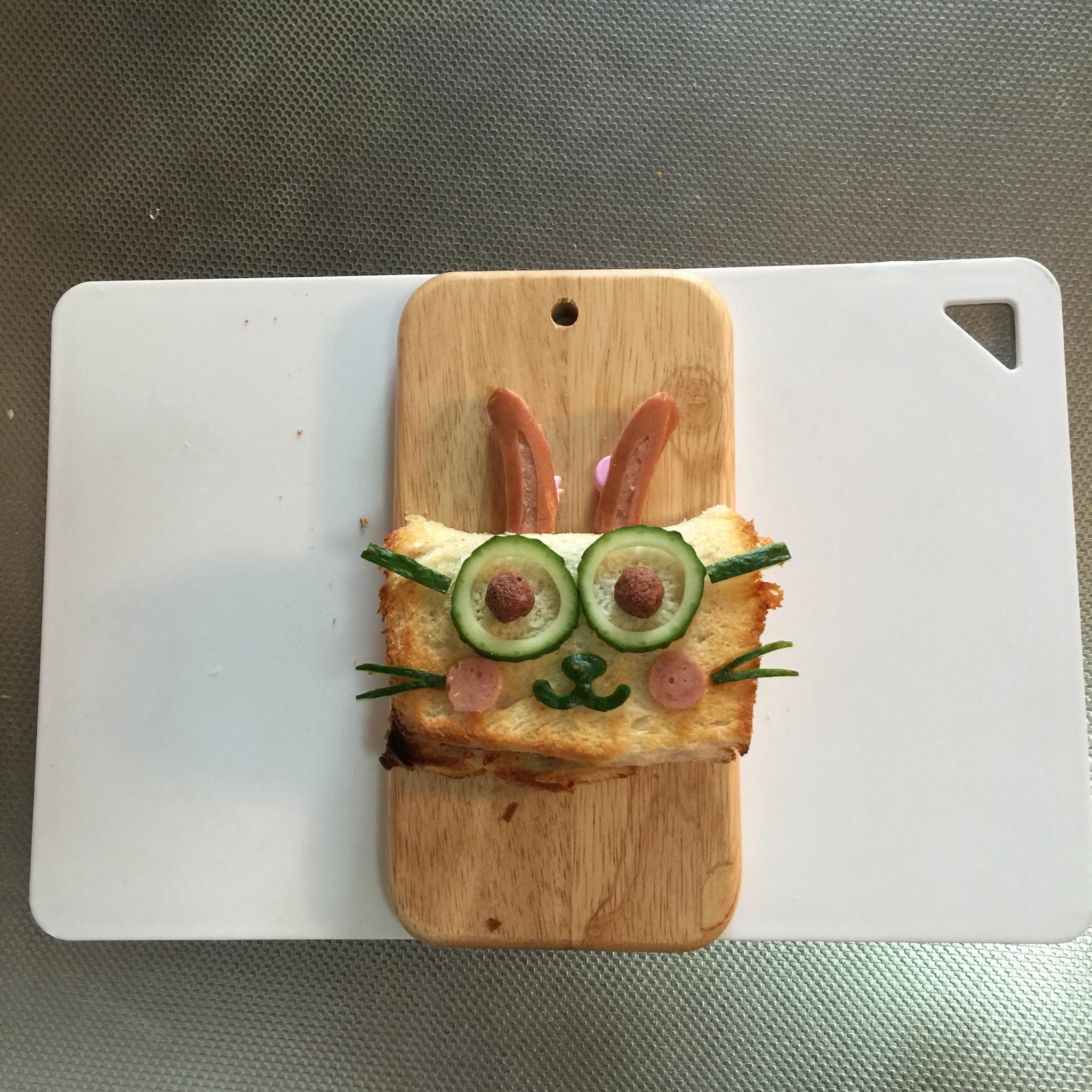 趣味童餐—菠蘿吐司披薩之眼鏡小兔的做法 步骤5
