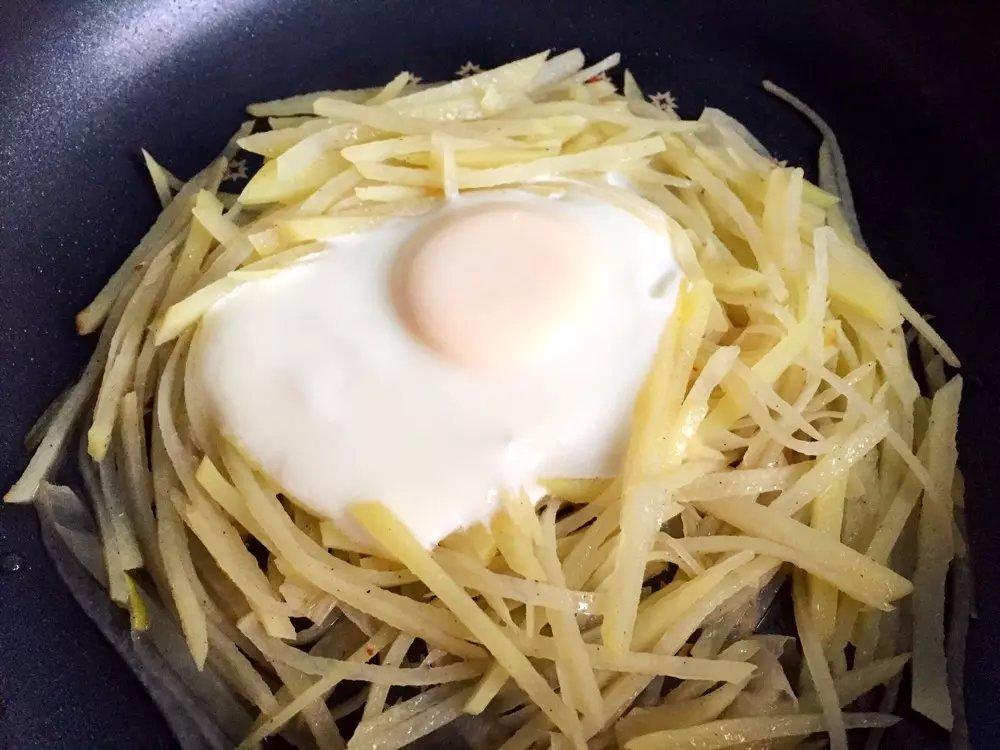 土豆絲煎蛋的做法 步骤5