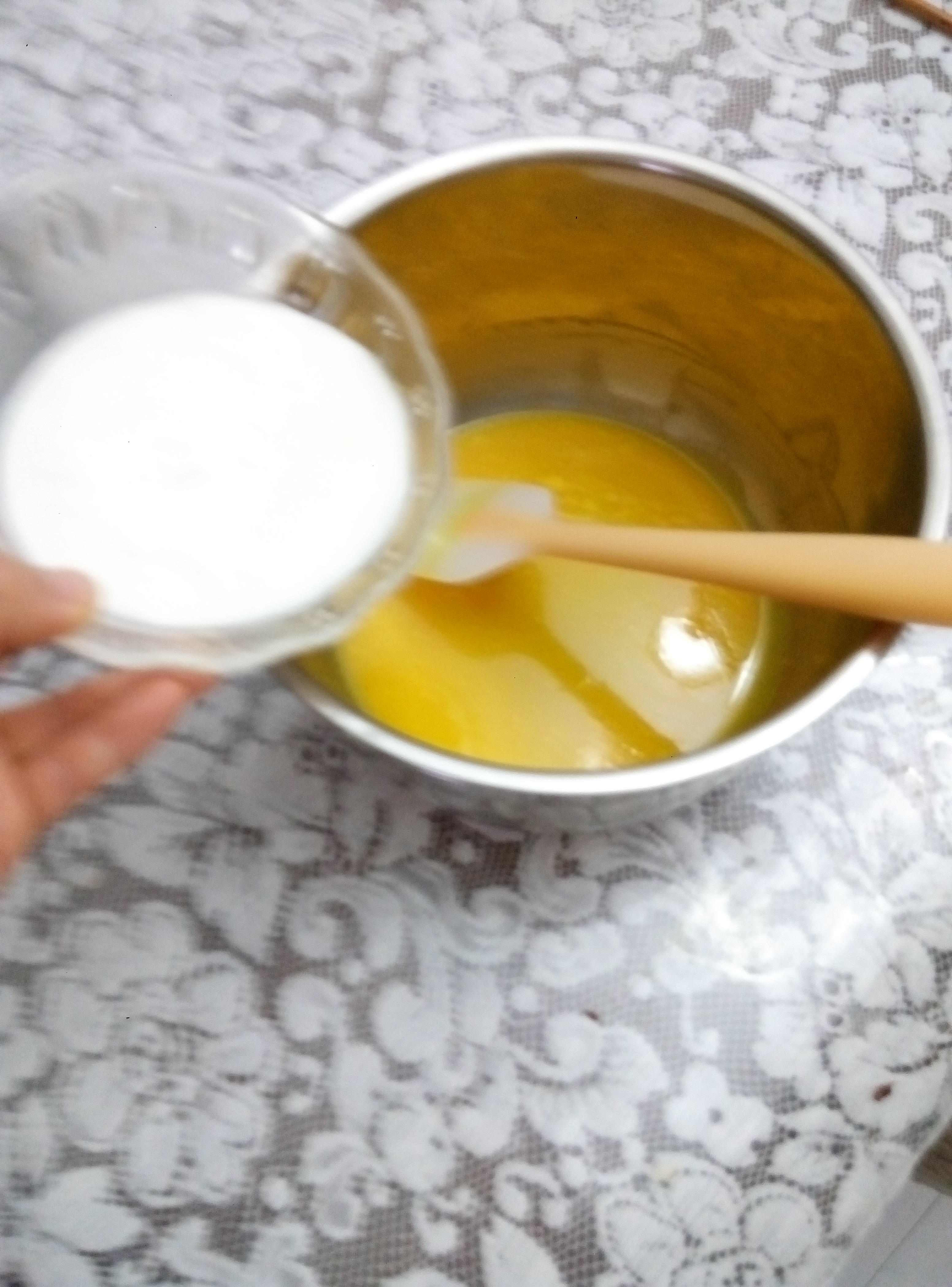 超細膩溼潤、入口即化的酸奶蛋糕的做法 步骤3