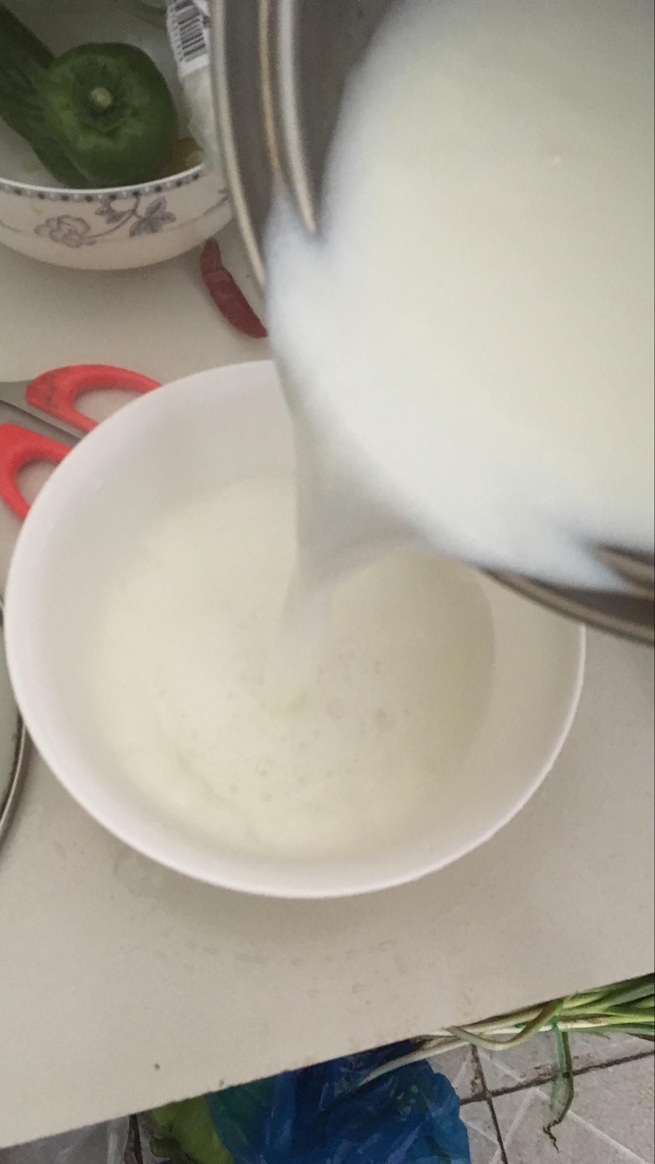 早餐煮新鮮牛奶的做法 步骤3