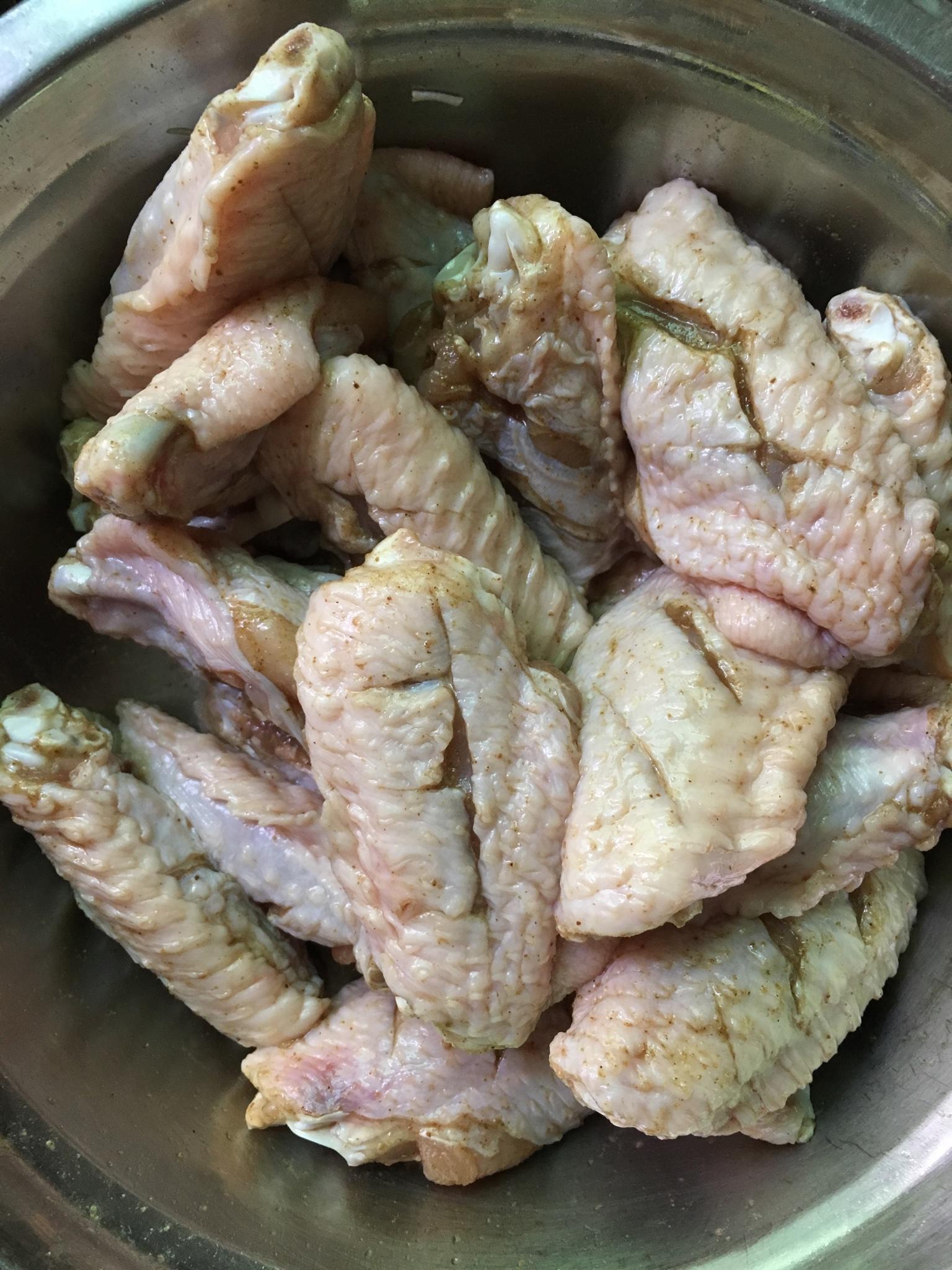 鹽焗煎雞翅的做法 步骤1