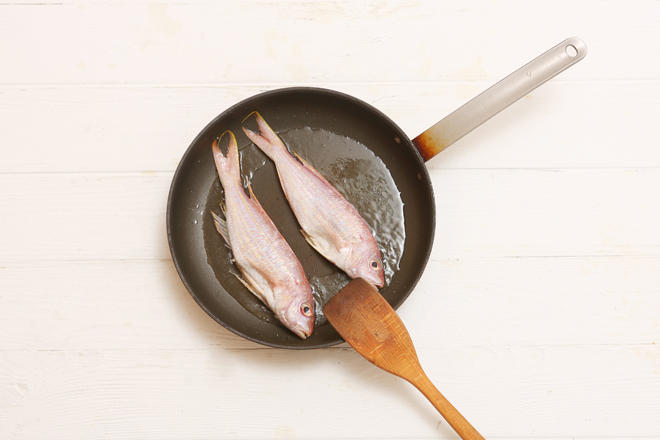 【春播主廚張朝輝】香煎金線魚的做法 步骤2