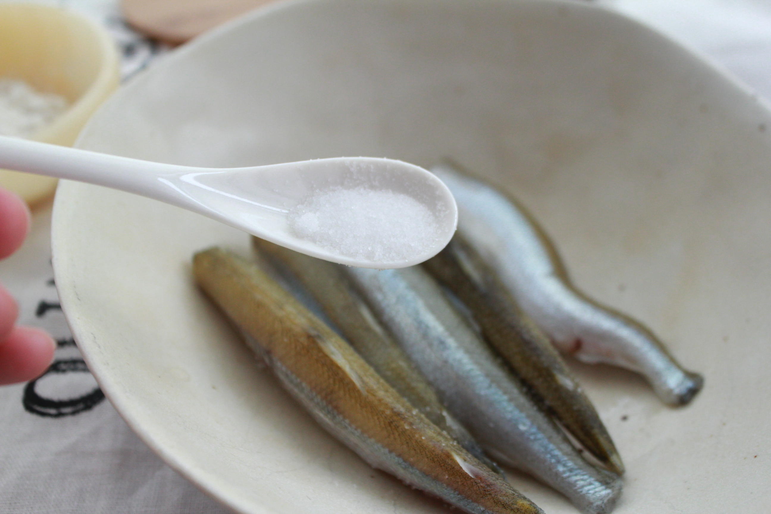 【日式風味】海苔酥炸胡瓜魚的做法 步骤3