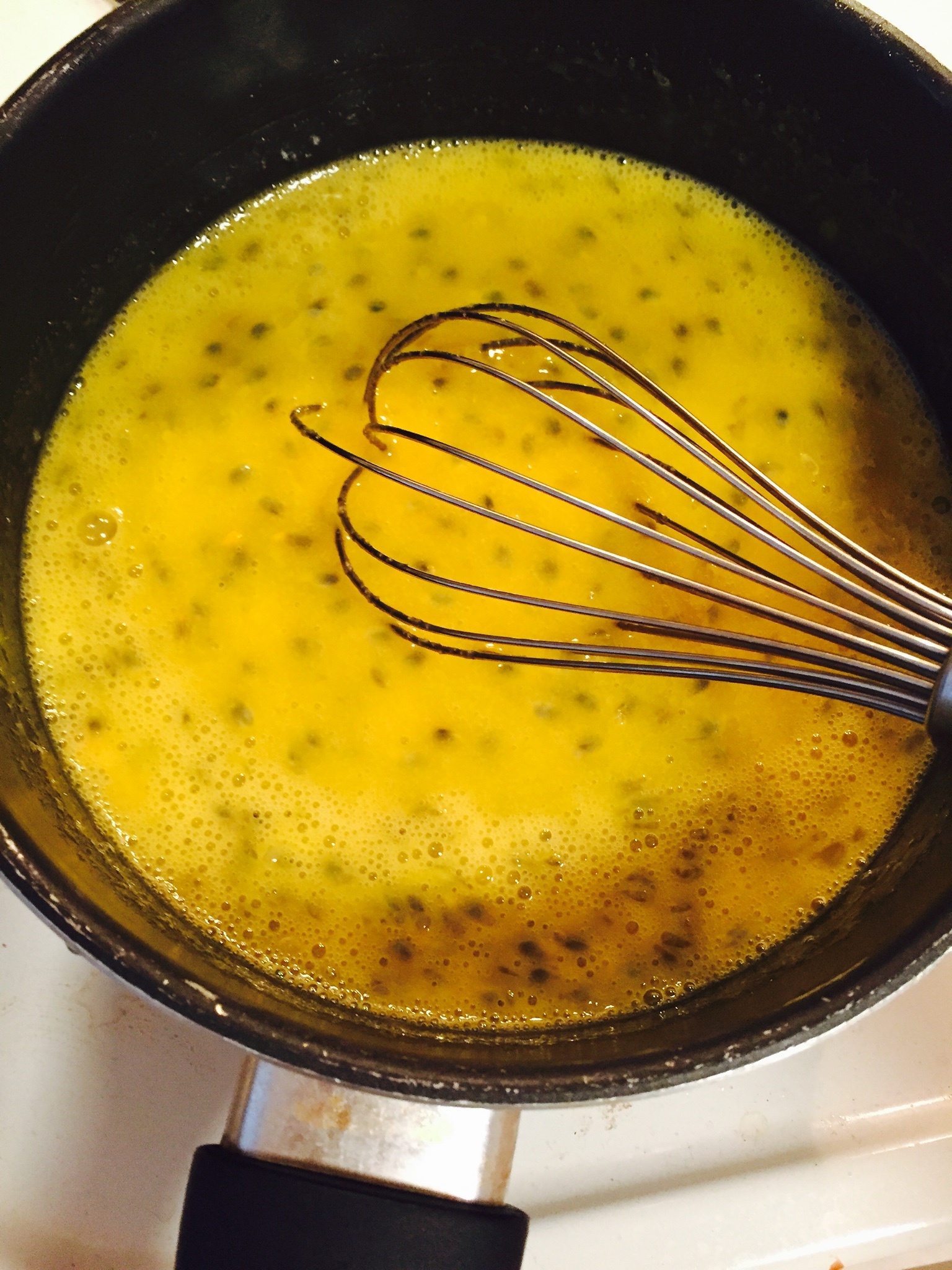 百香果凝乳（蛋黃醬）-Passionfruit Curd的做法 步骤3