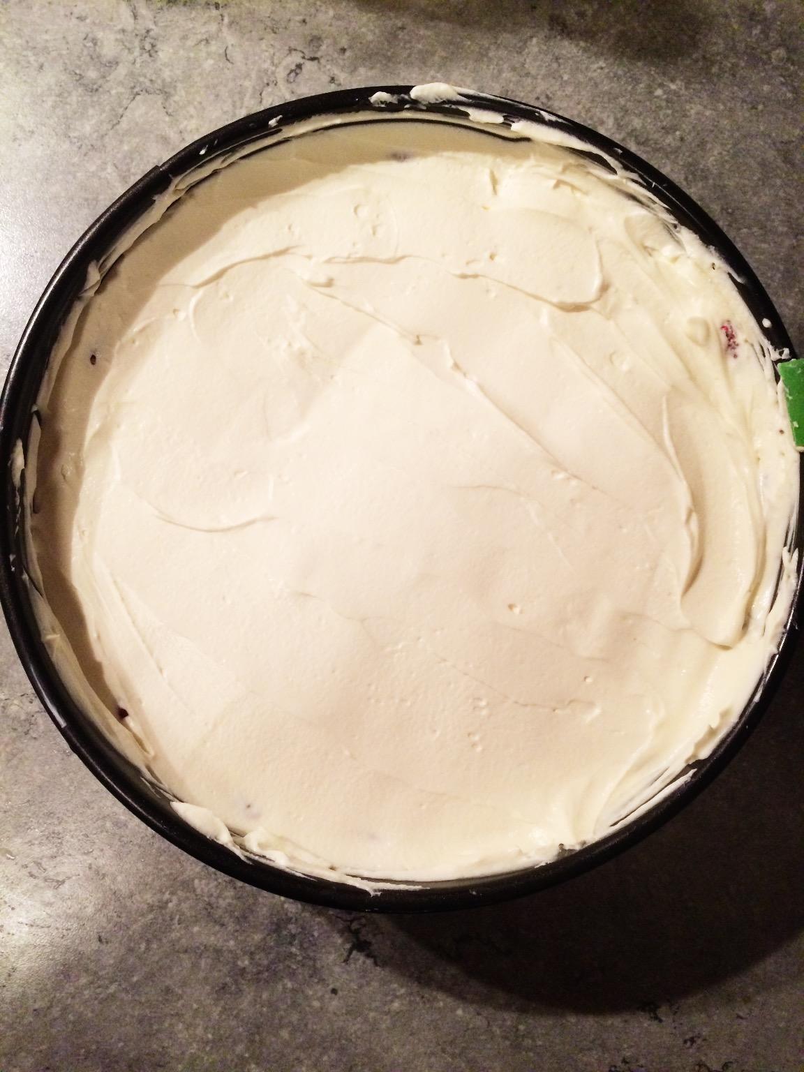 簡單易做且不用烤箱的高顏值草莓芝士蛋糕的做法 步骤6