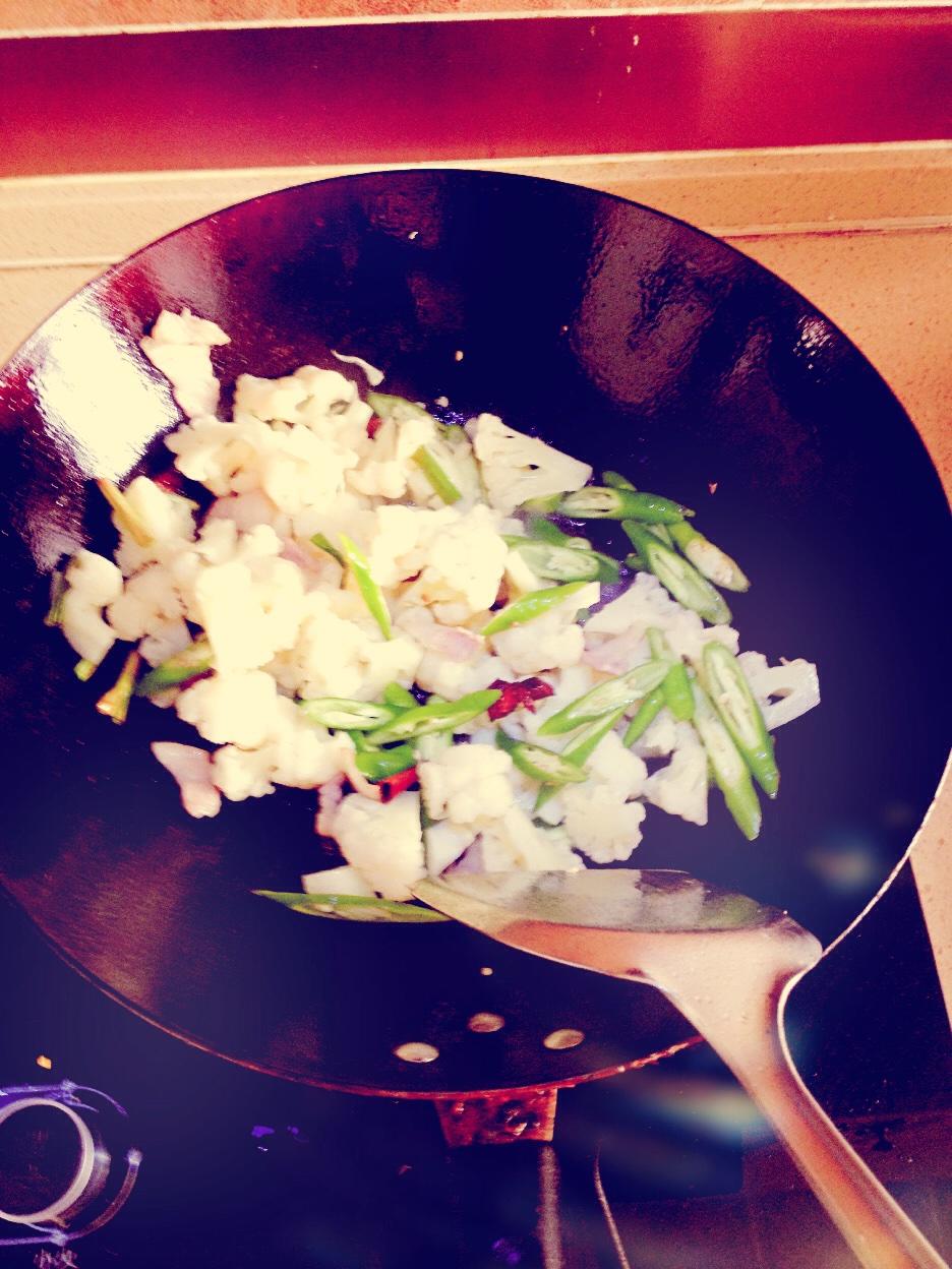 幹鍋花菜(小白傢俬房菜)的做法 步骤7