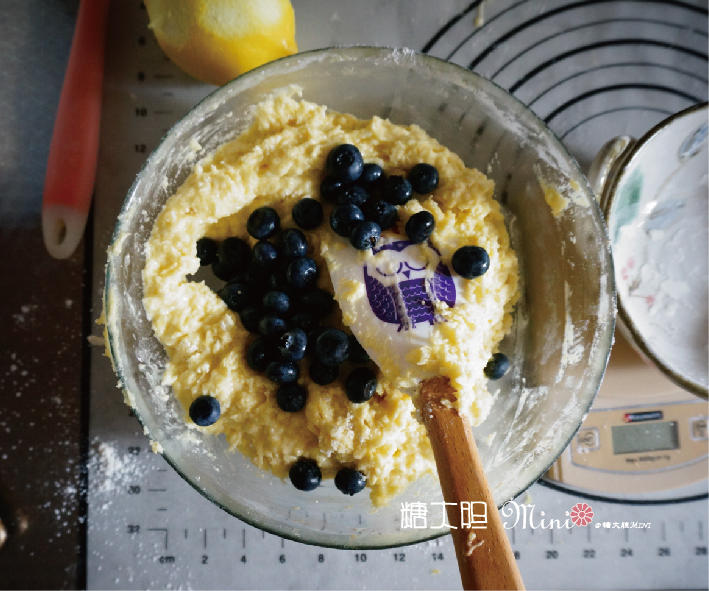 藍莓瑪芬——PH大師的配方，有金寶酥粒哦的做法 步骤7