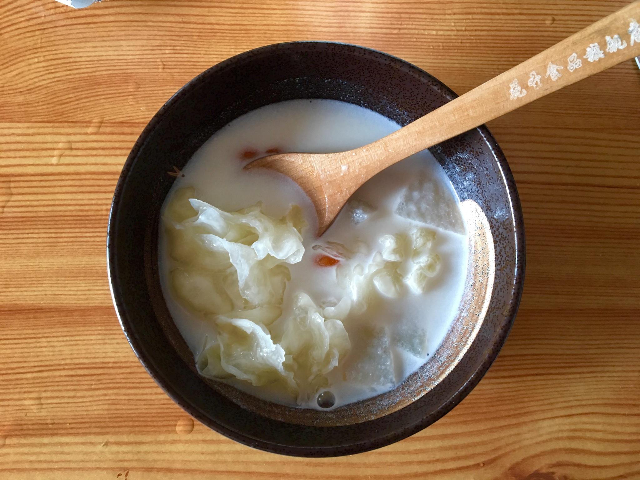 銀耳百合雪梨甜湯的做法 步骤5