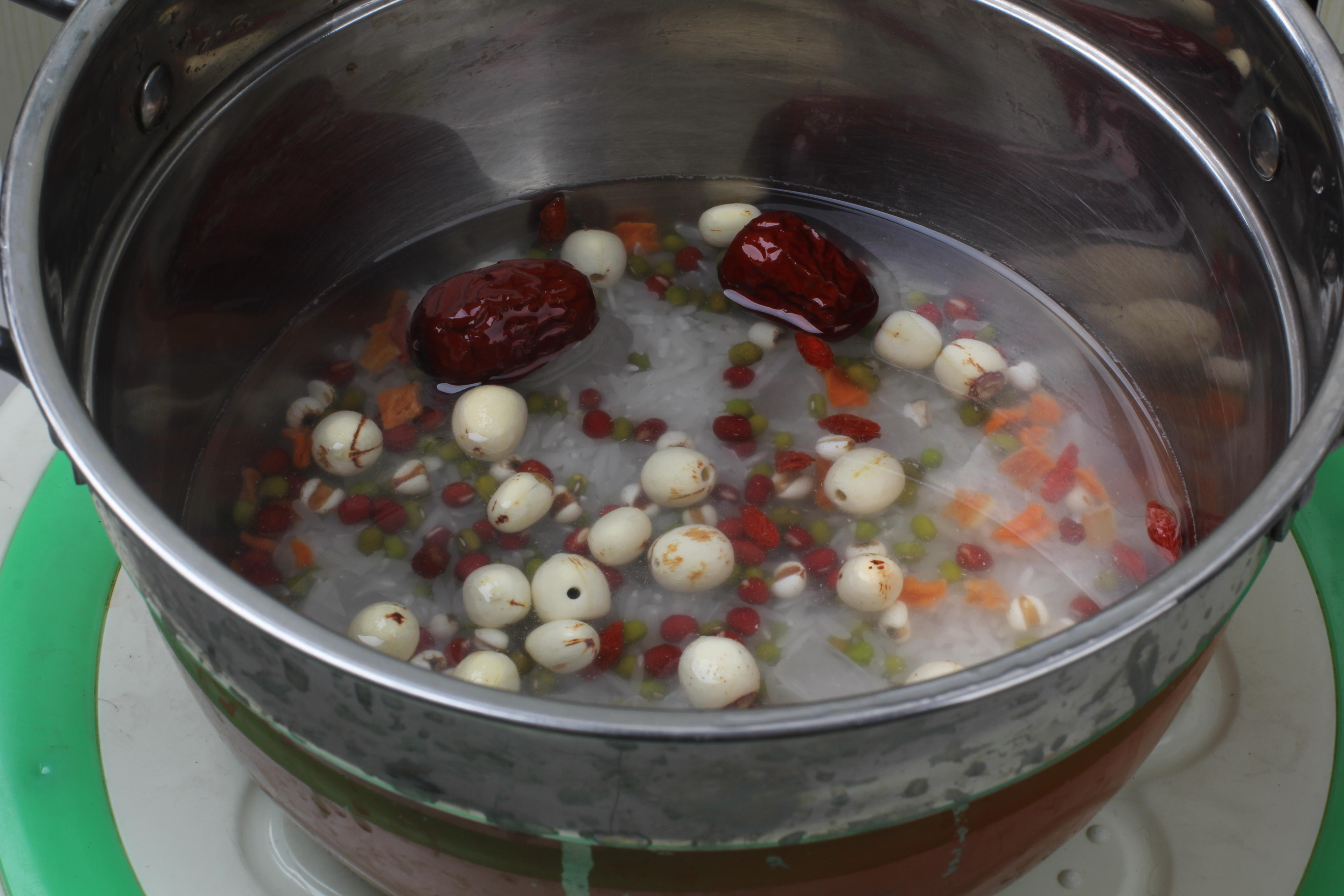紅棗蓮子粥 適合的季節喝適合的粥的做法 步骤2