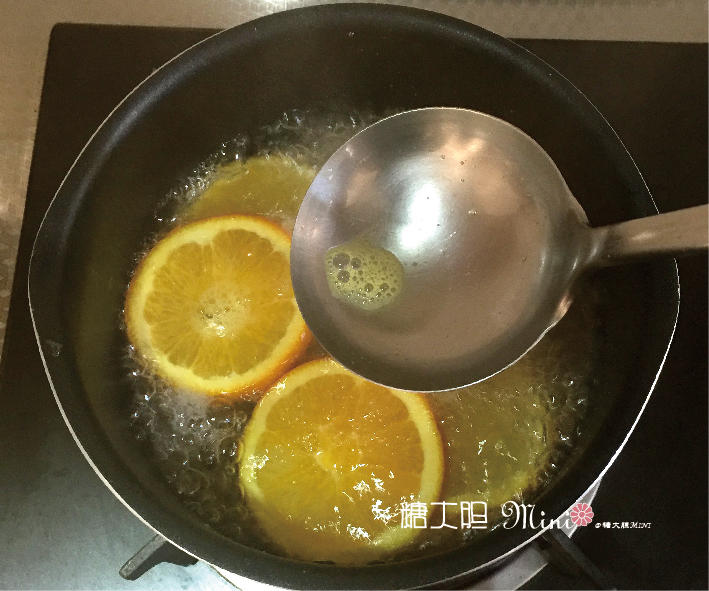 香橙慕斯（蛋奶醬版）——有鮮橙味、冰淇淋味的慕斯的做法 步骤3