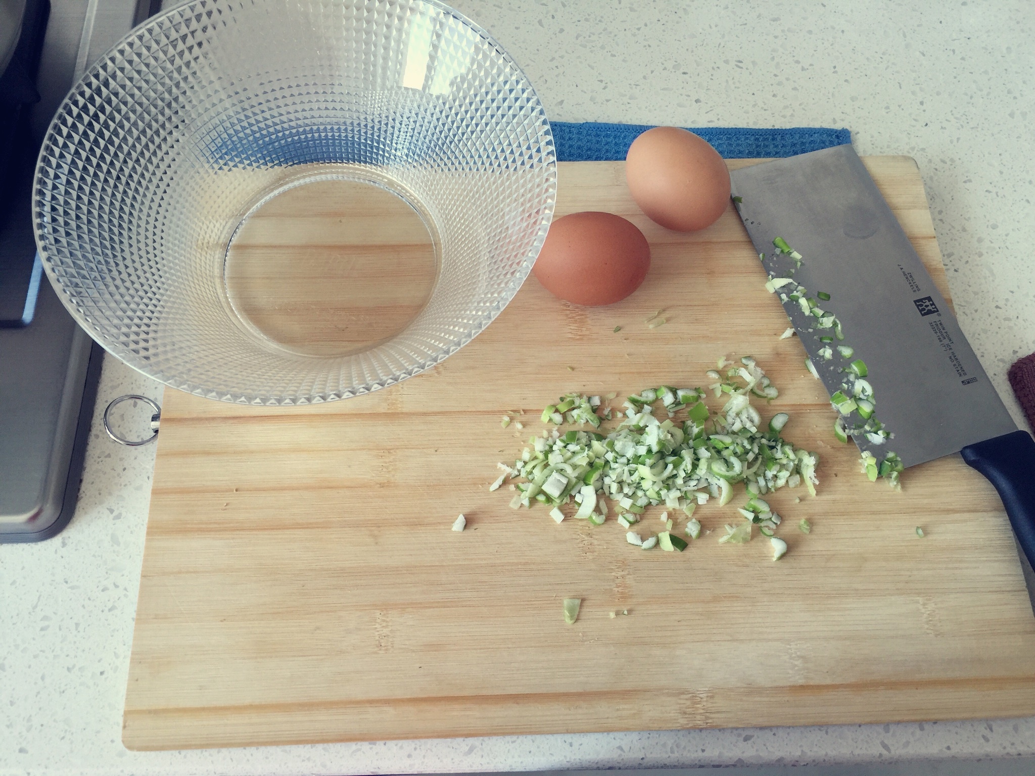 超簡單的雞蛋掛麪煎餅～（營養美味的快手早餐）的做法 步骤2