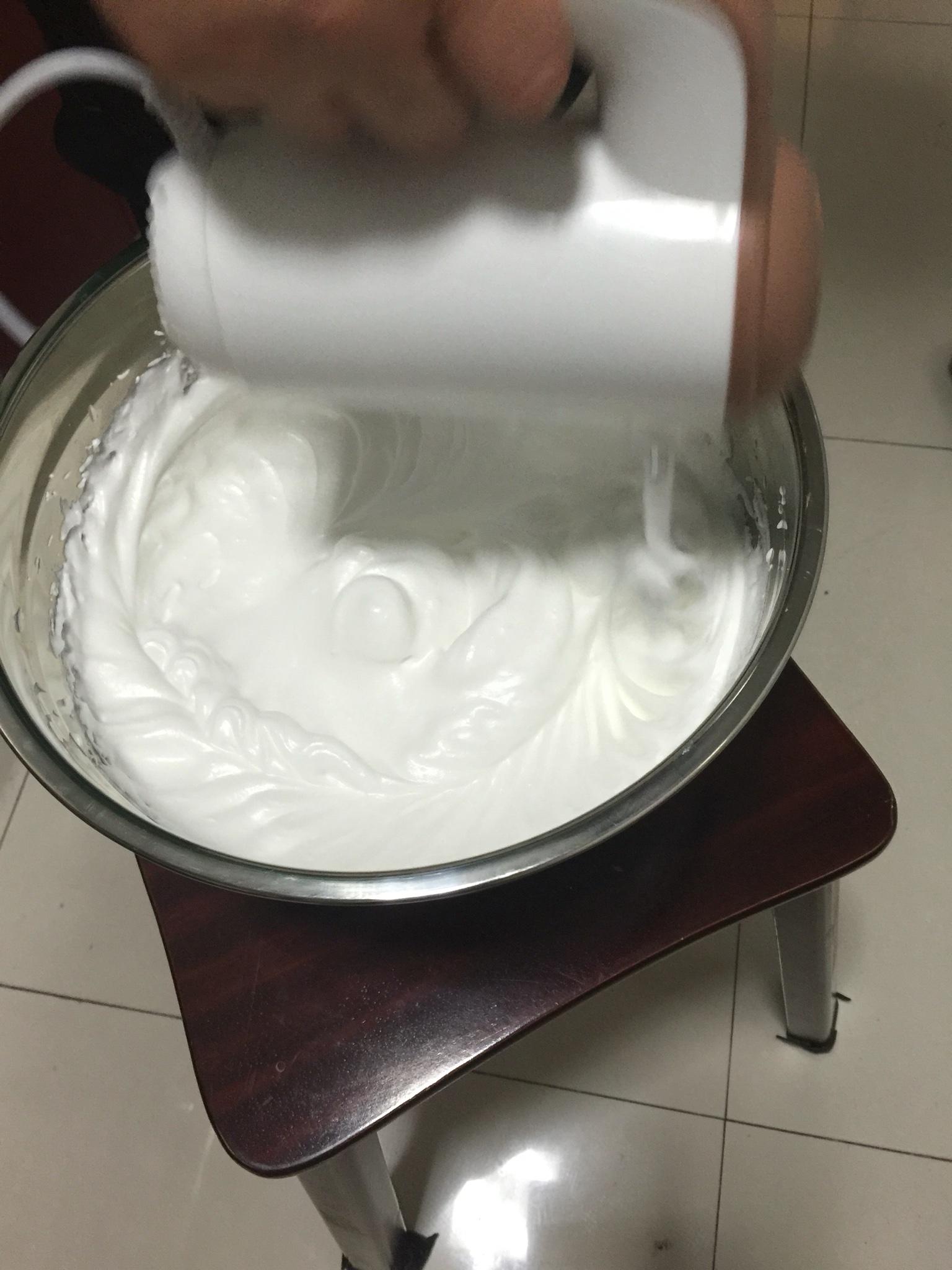 韓花裱花蛋糕——意式奶油霜的做法 步骤4