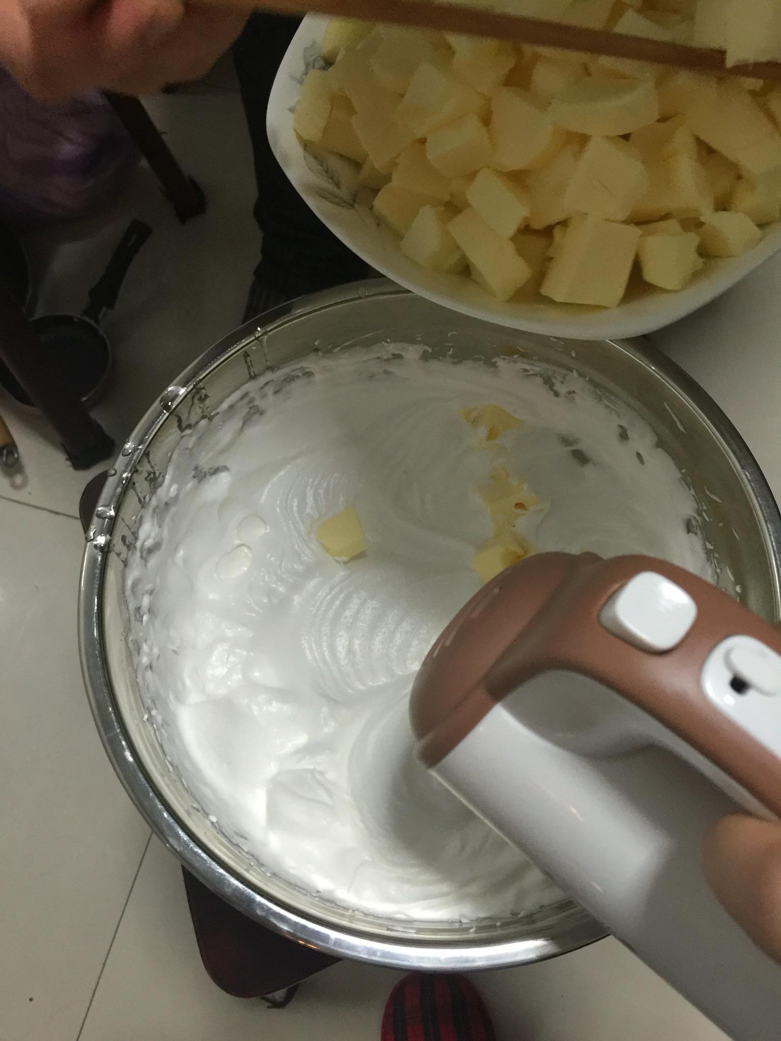 韓花裱花蛋糕——意式奶油霜的做法 步骤5