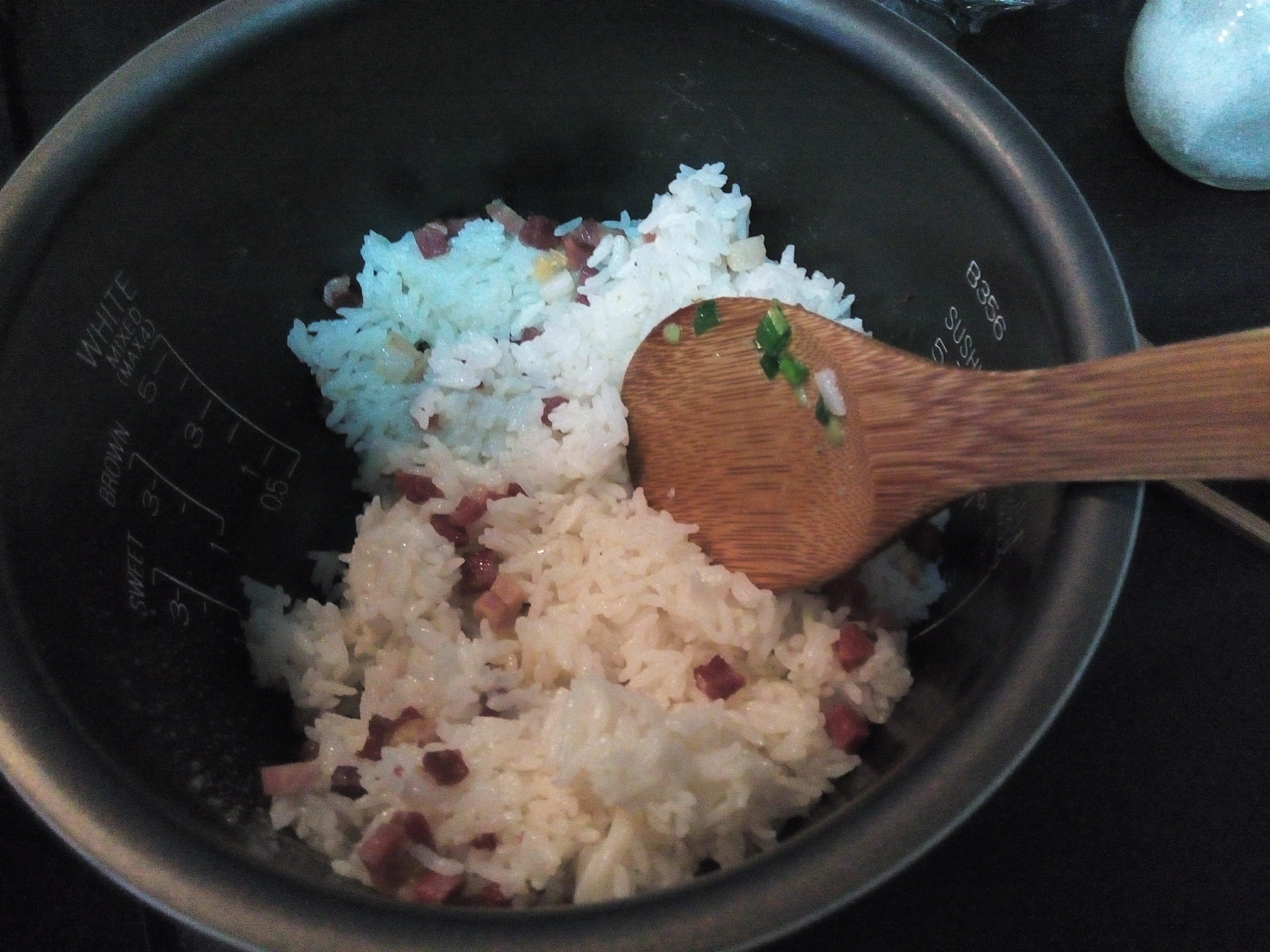 蠶豆火腿燜飯的做法 步骤5