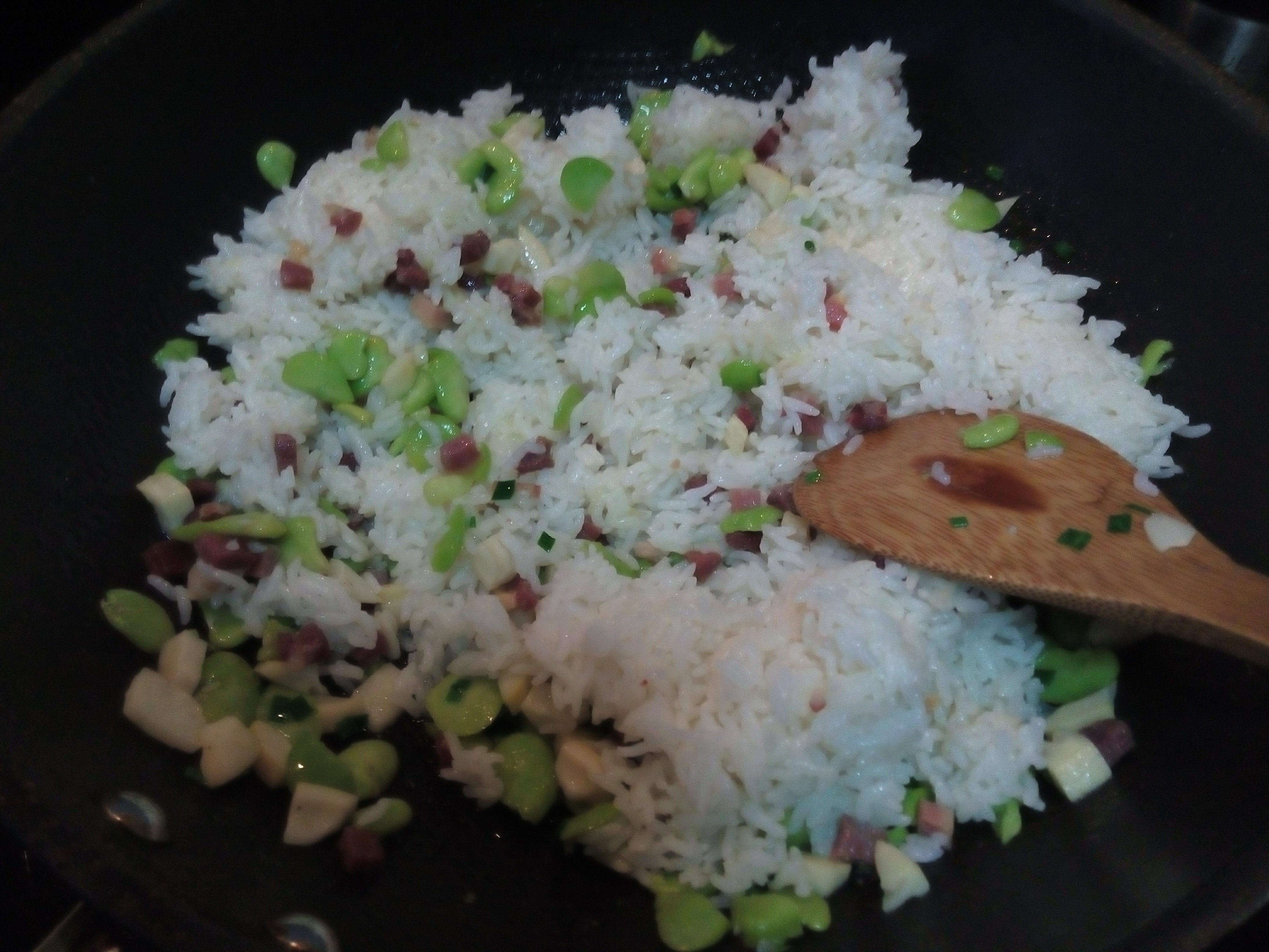 蠶豆火腿燜飯的做法 步骤6