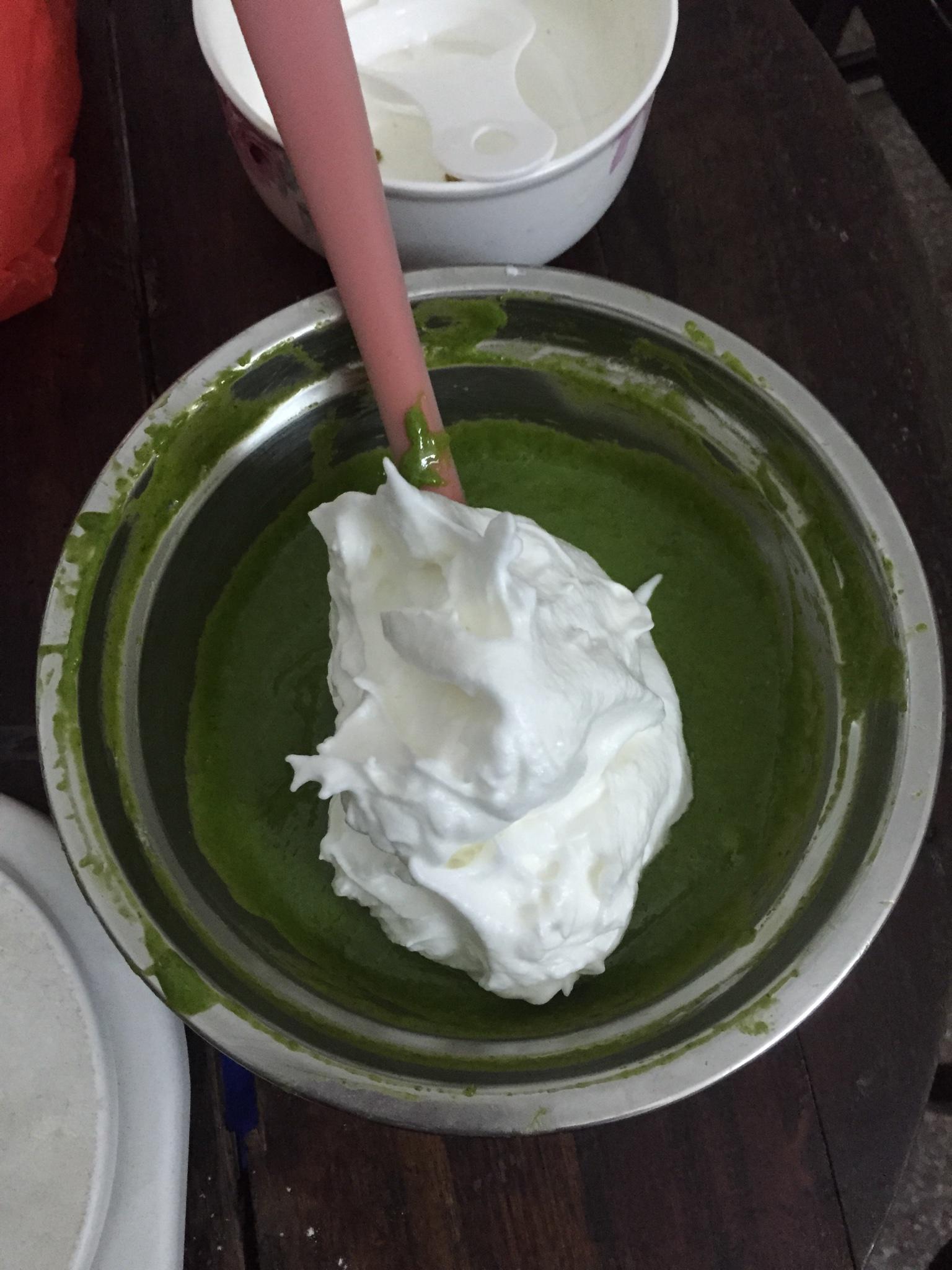 菠菜戚風蛋糕，春天的綠色的做法 步骤5