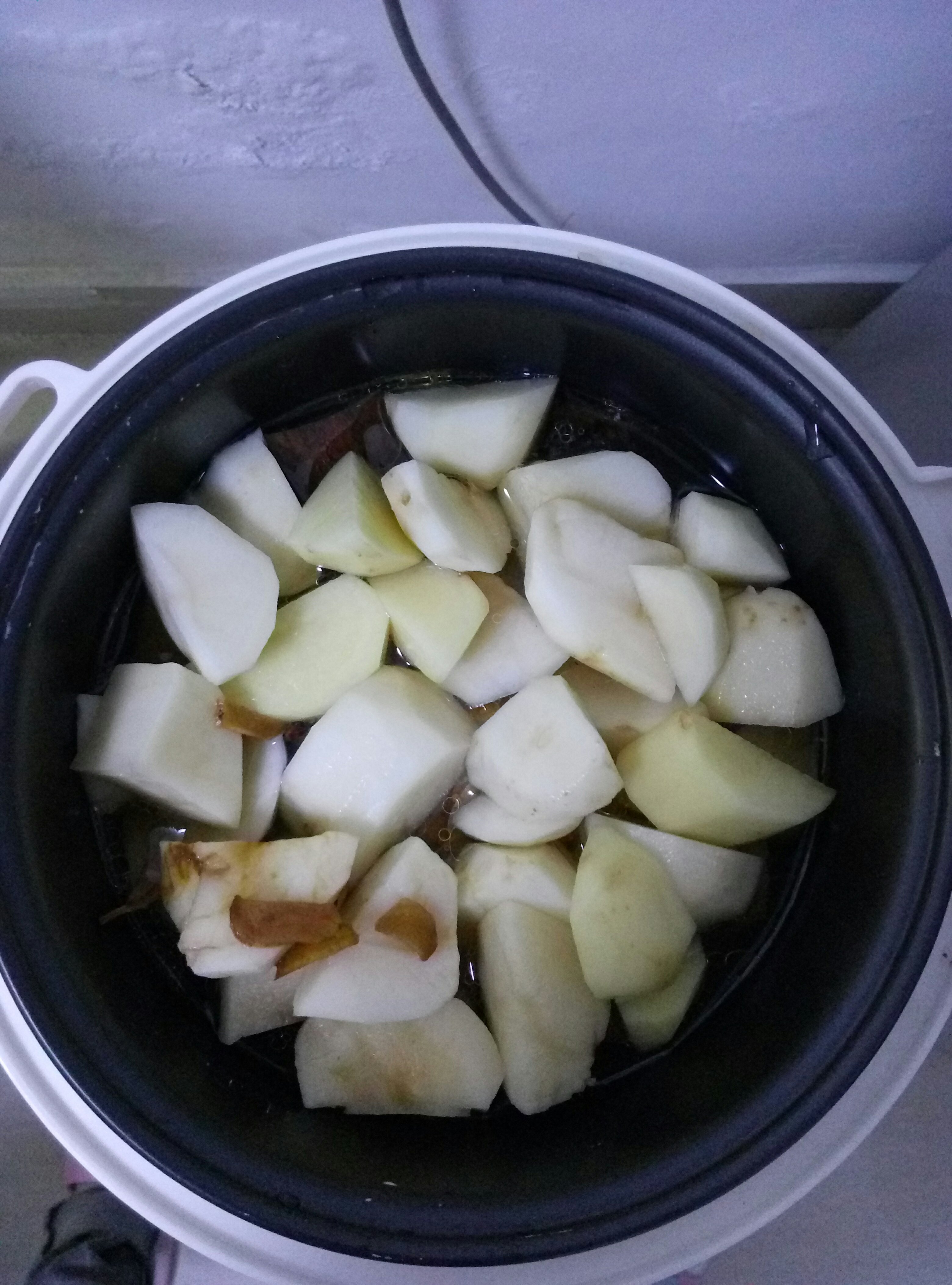 土豆雞翅一鍋燜(電飯煲版)的做法 步骤4