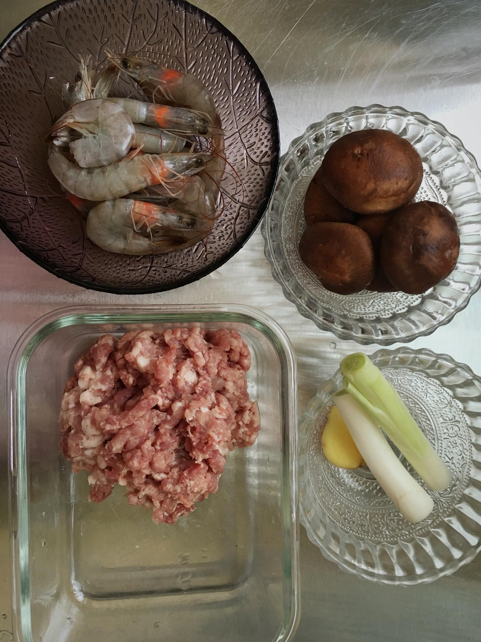 鮮肉蝦仁香菇餛飩的做法 步骤1