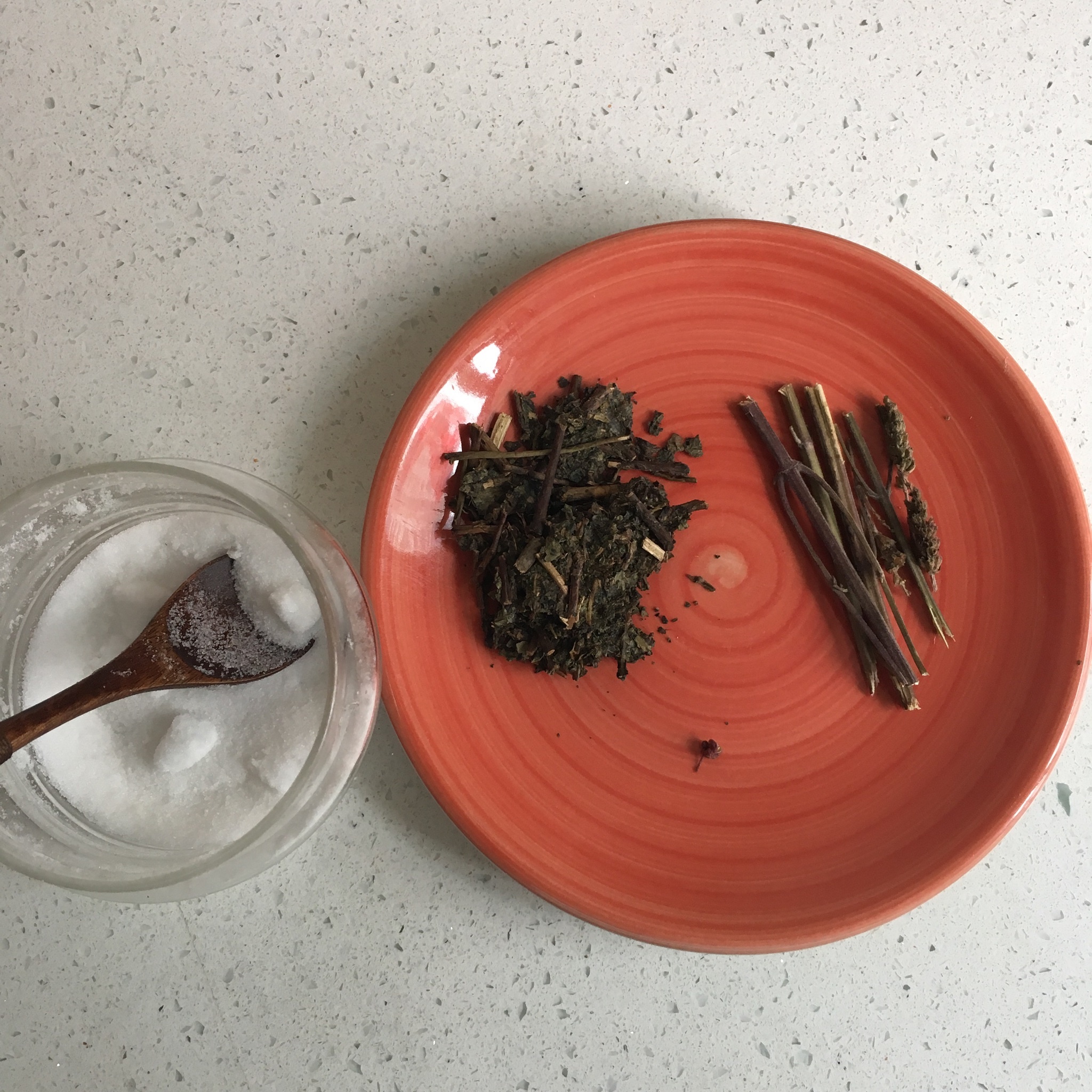 青海熬茶和奶茶的做法 步骤1