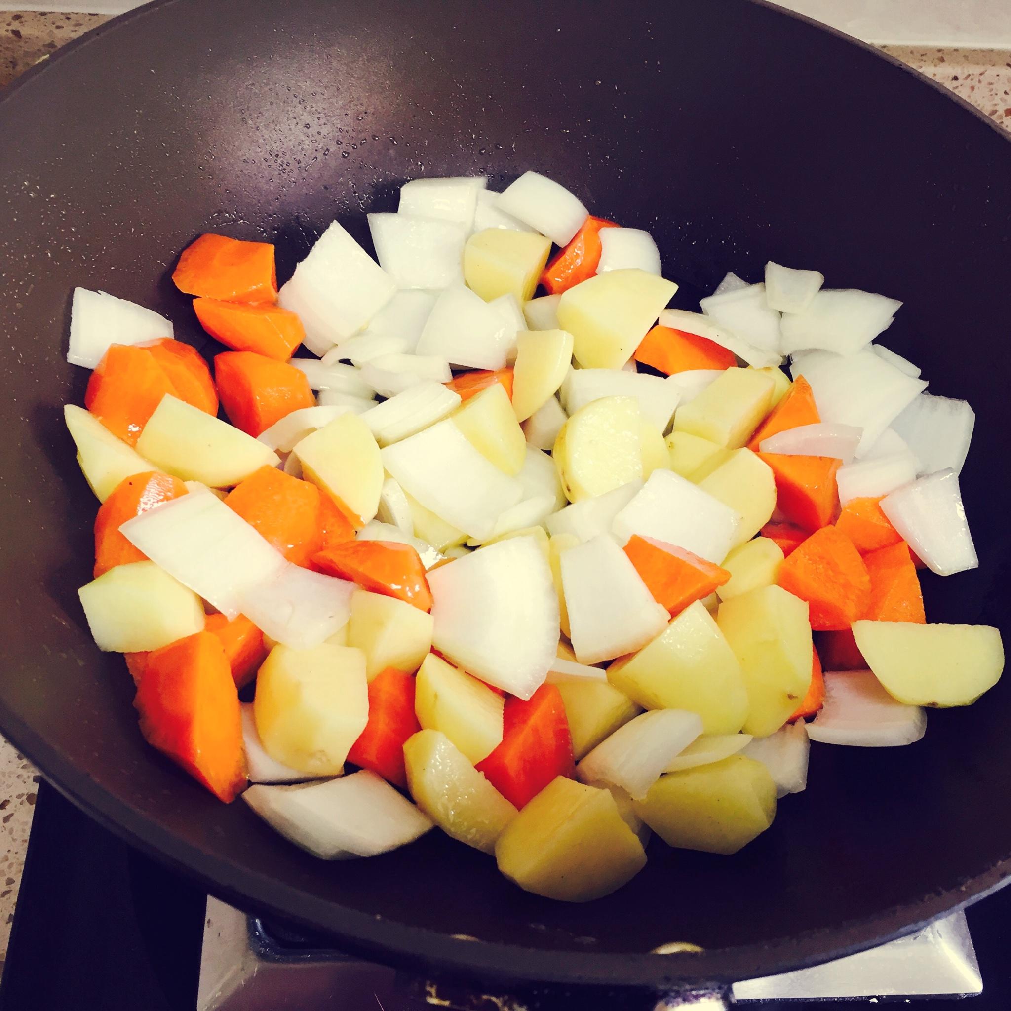 咖哩土豆燉牛肉的做法 步骤4