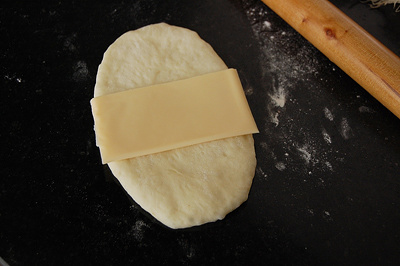 黑白芝麻乳酪餐包的做法 步骤3