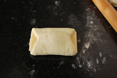 黑白芝麻乳酪餐包的做法 步骤4