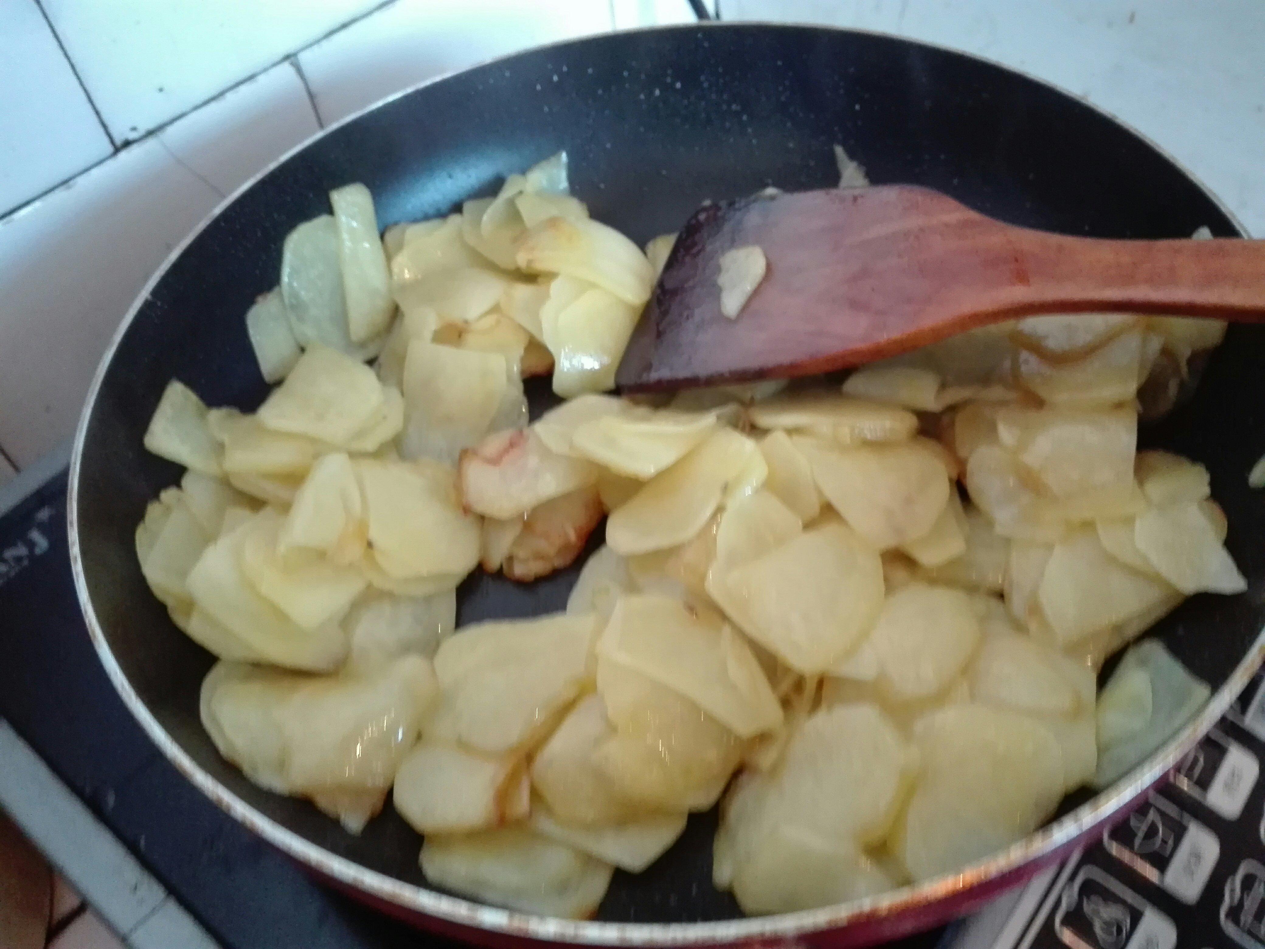 【孜然圓蔥土豆片】的做法 步骤2
