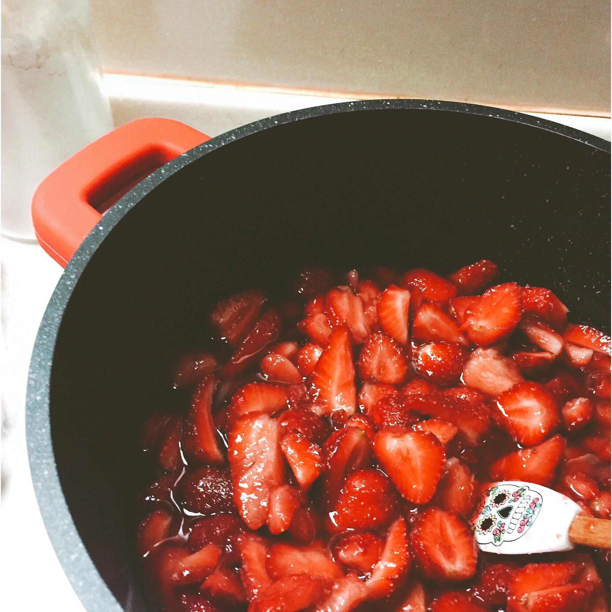 草莓大粒果醬的做法 步骤5