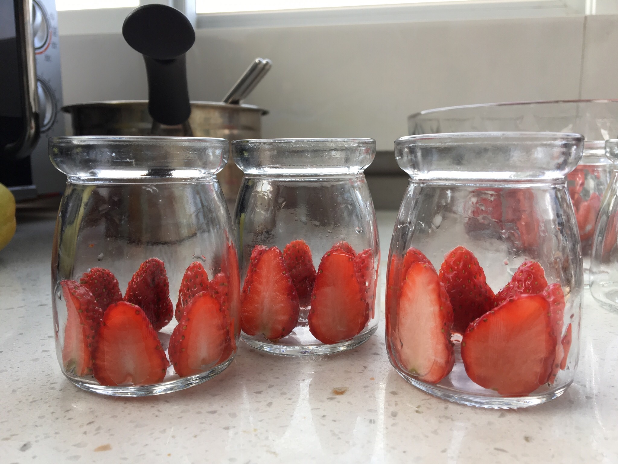 草莓芒果布丁（最適合準媽和寶媽的布丁）的做法 步骤5